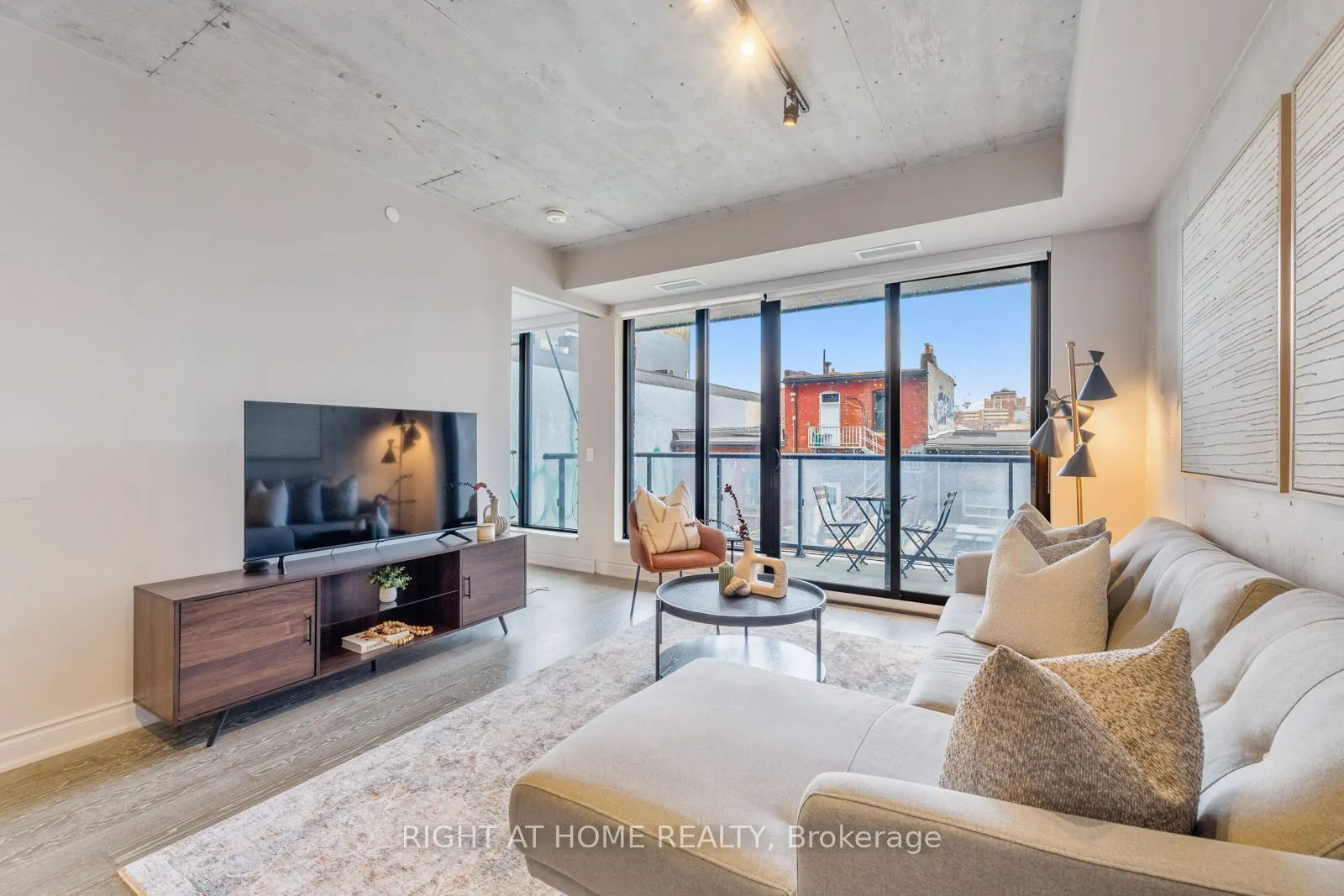 608 Richmond Street W #320