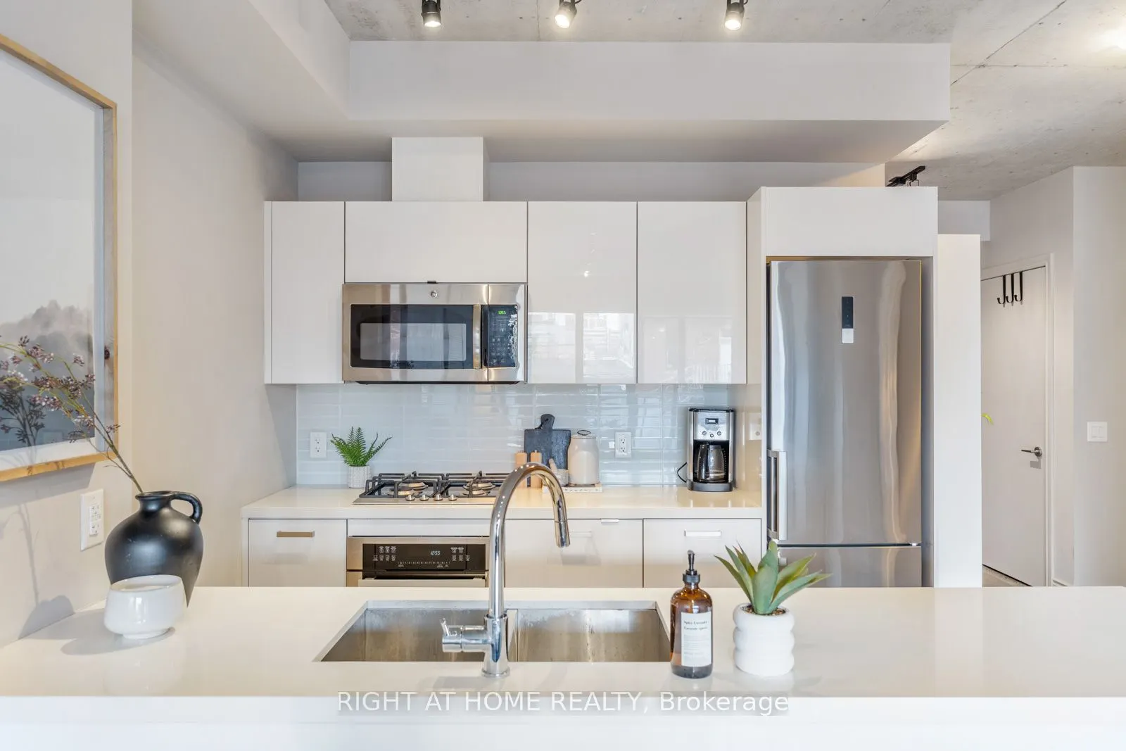 608 Richmond Street W #320