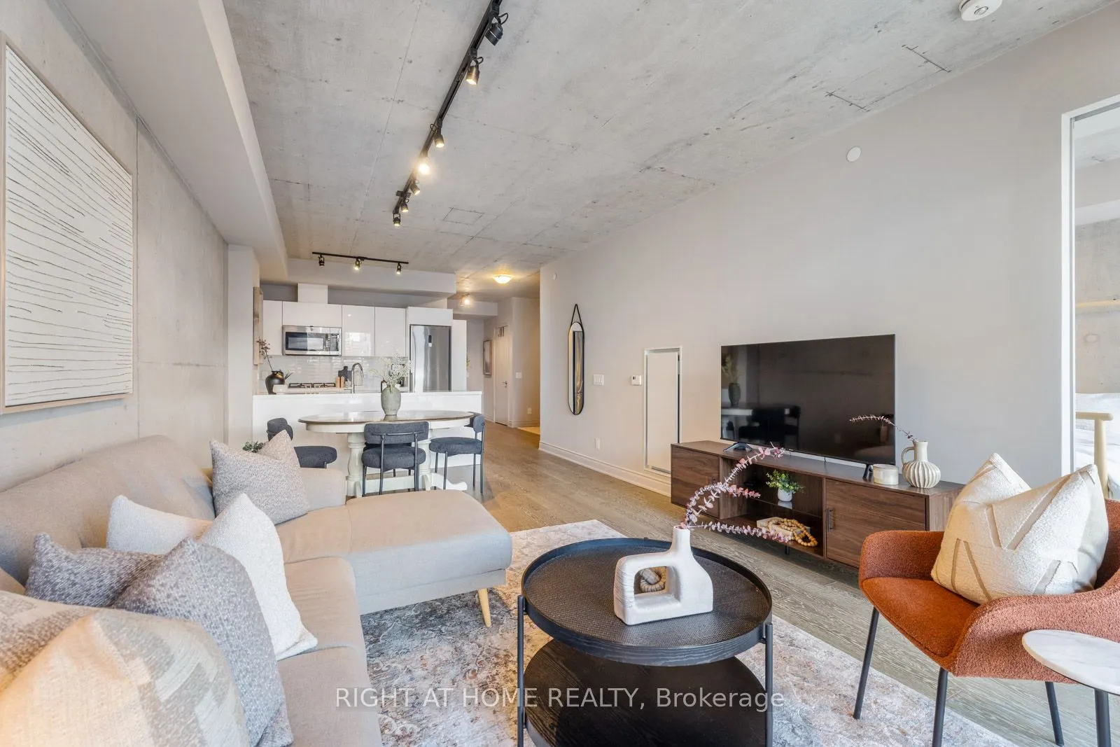608 Richmond Street W #320