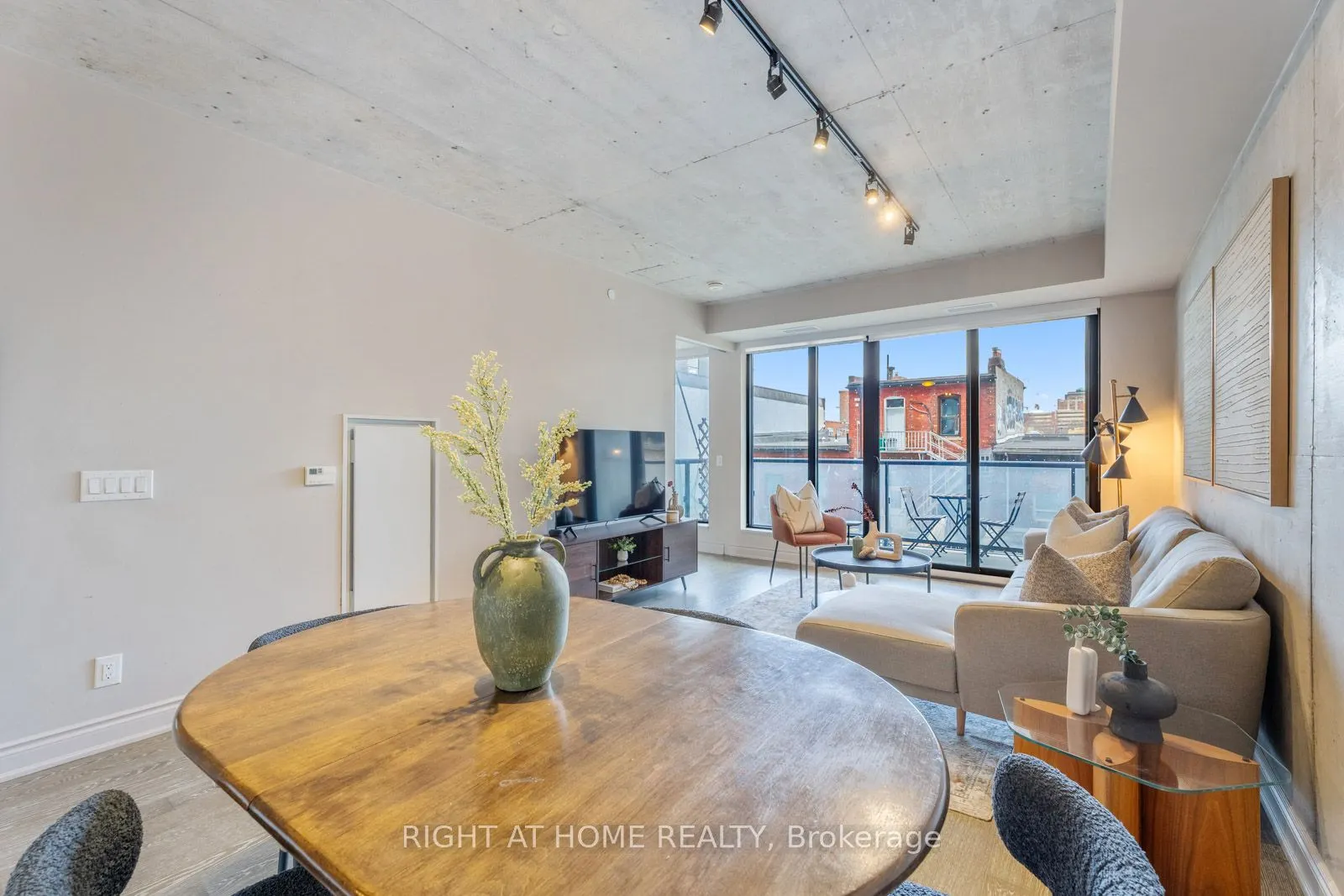 608 Richmond Street W #320