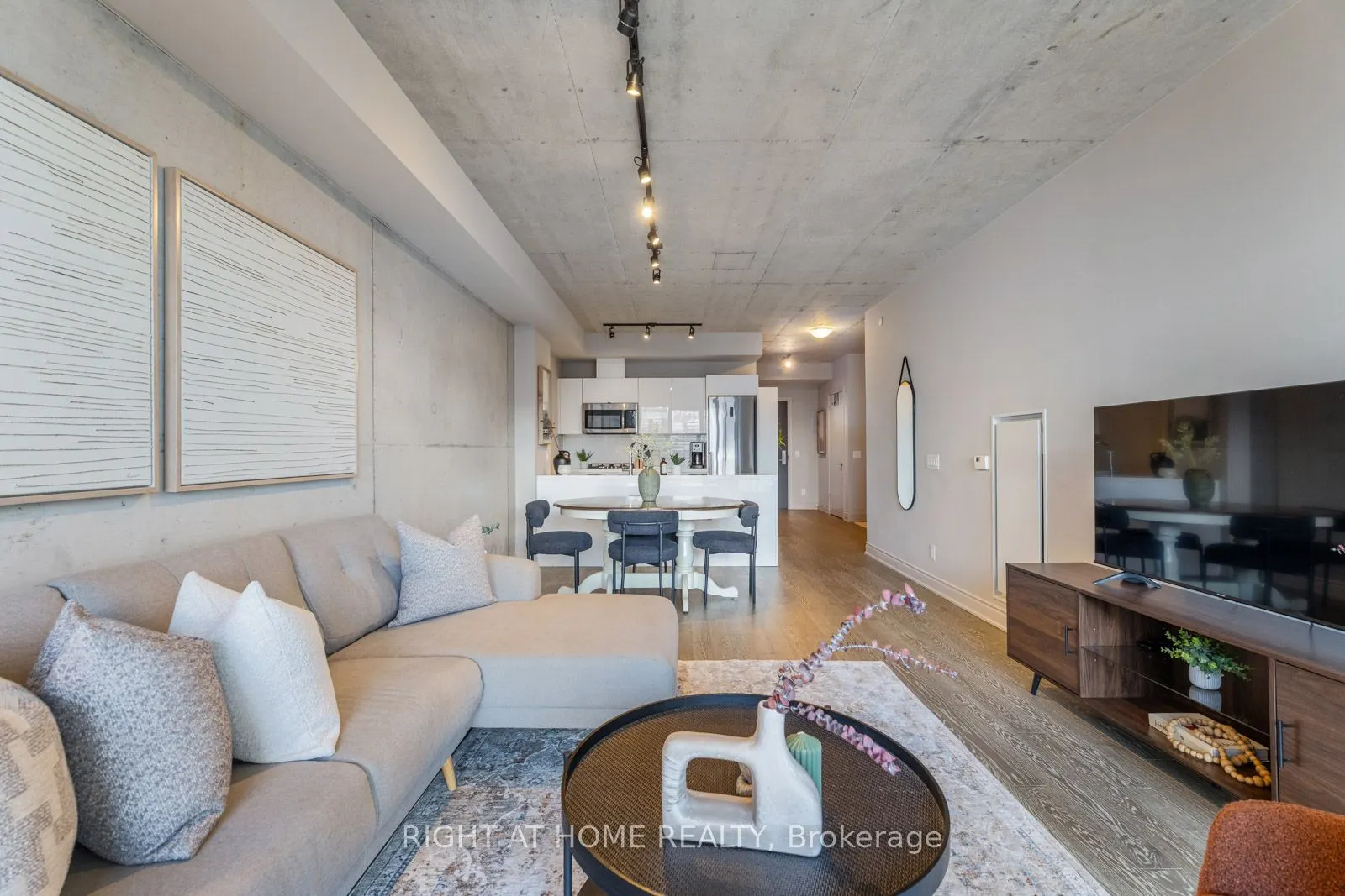 608 Richmond Street W #320