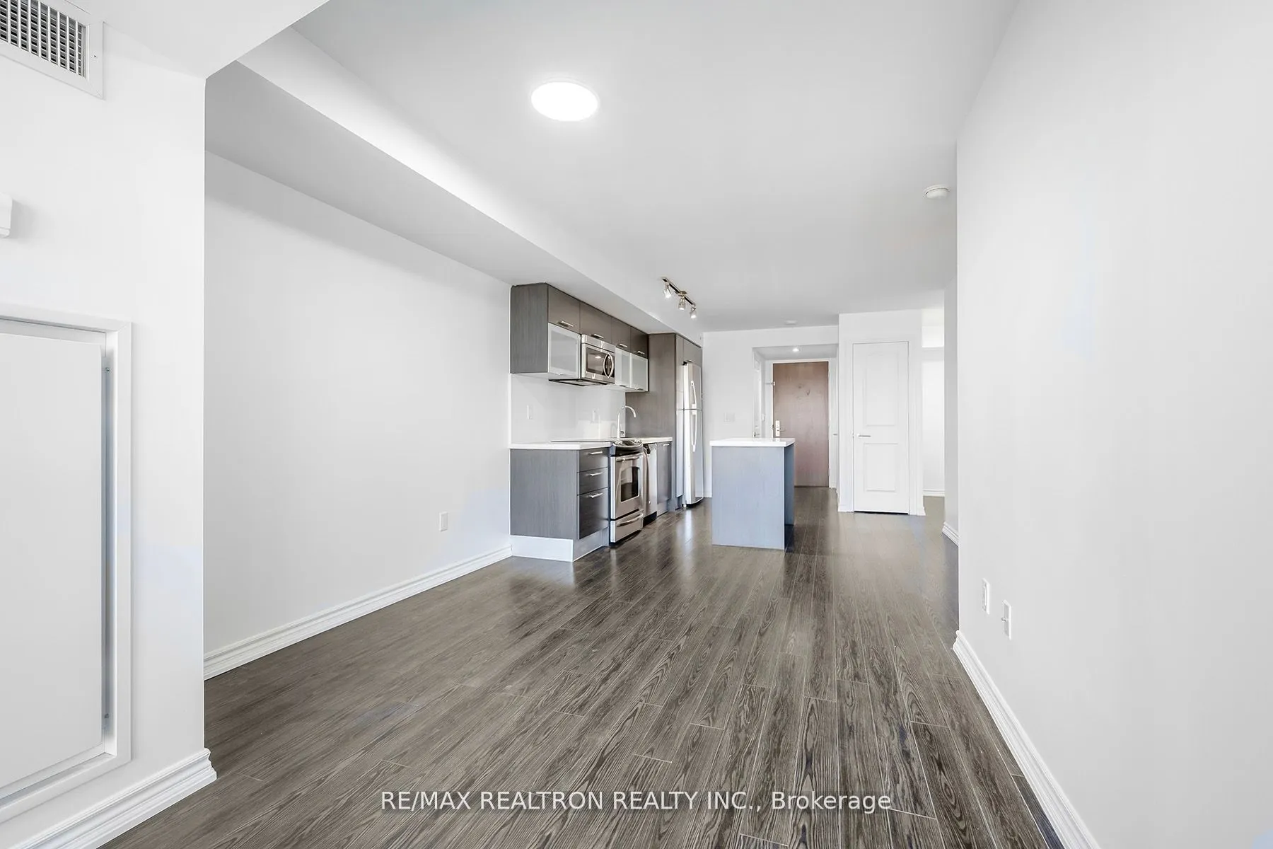 386 Yonge Street, #2105
