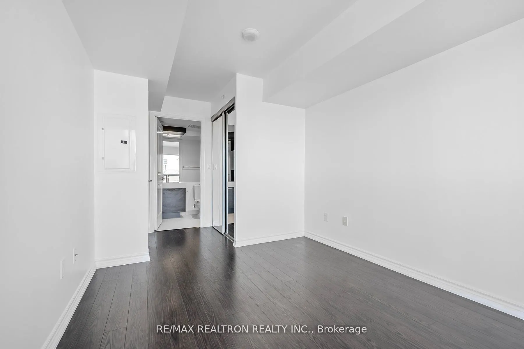 386 Yonge Street, #2105