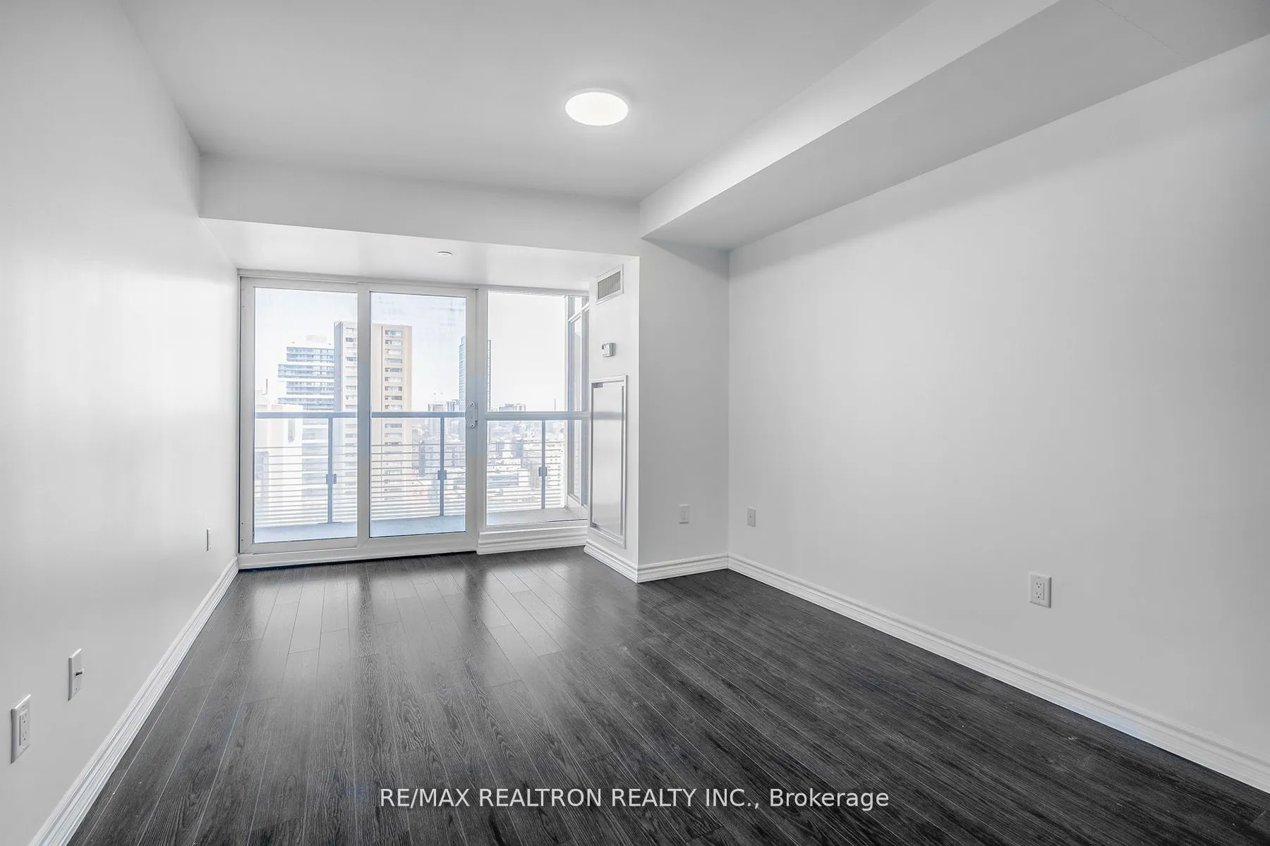 386 Yonge Street, #2105