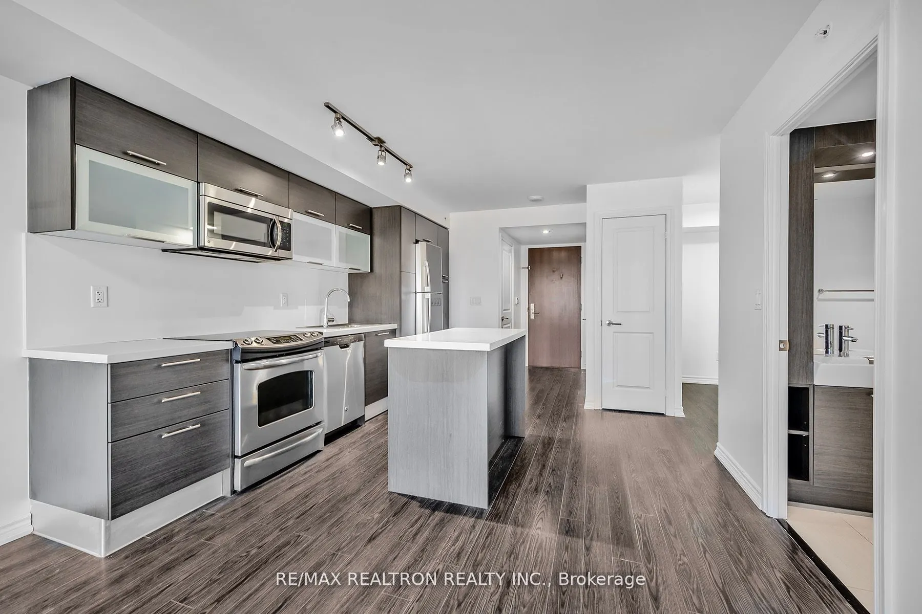 386 Yonge Street, #2105