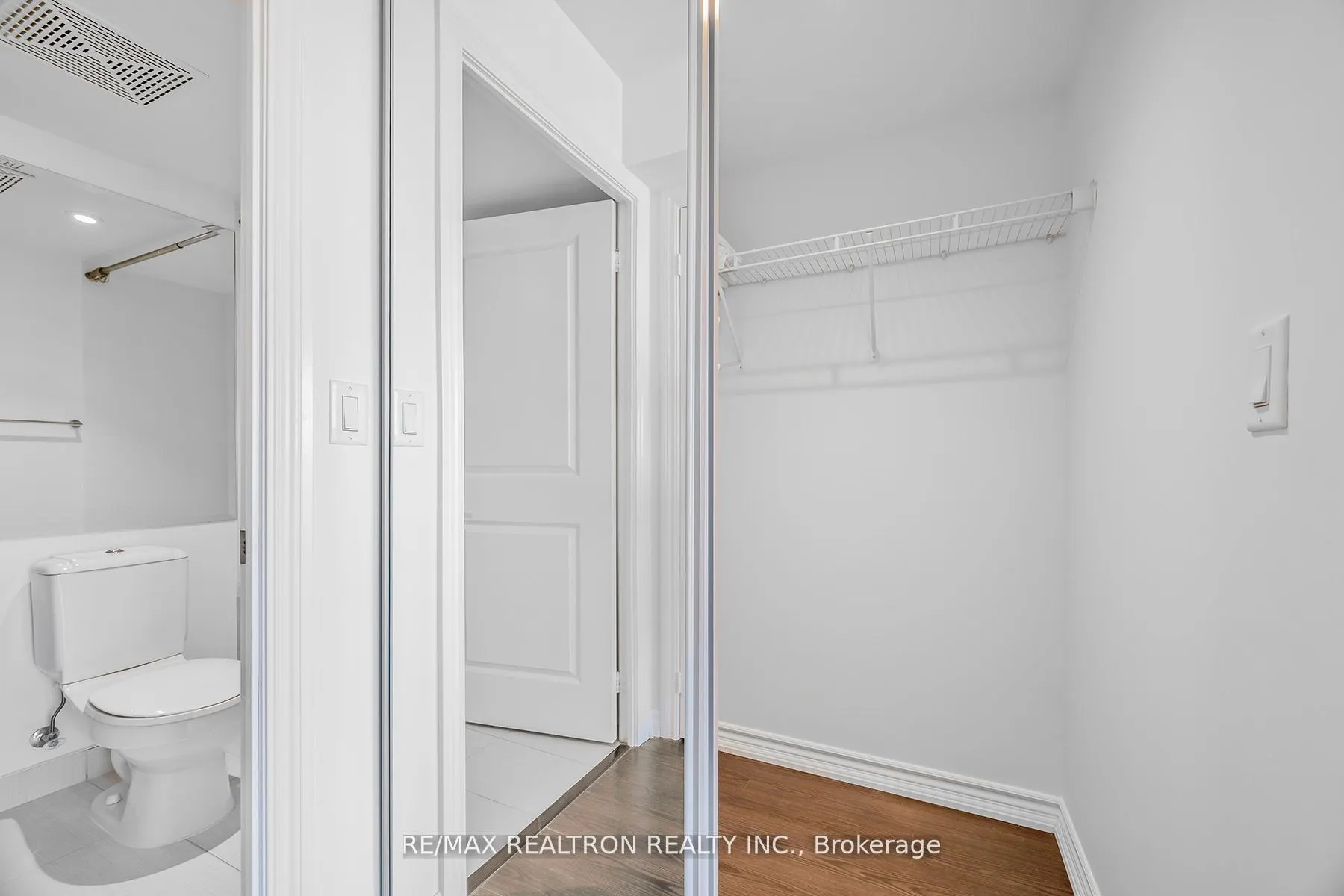 386 Yonge Street, #2105