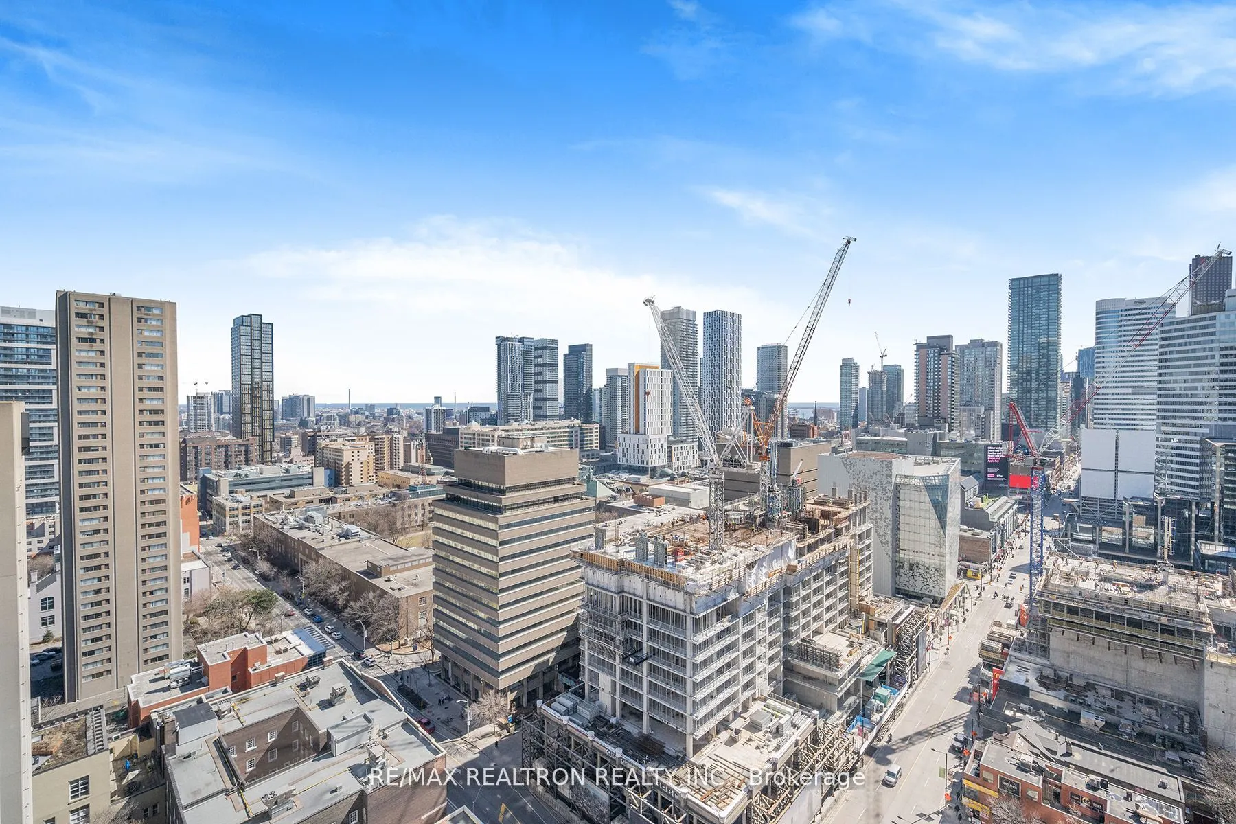 386 Yonge Street, #2105