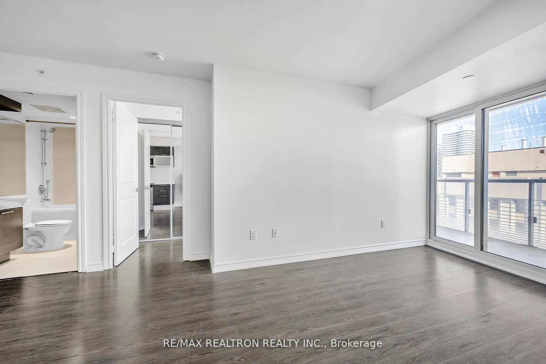 386 Yonge Street, #2105