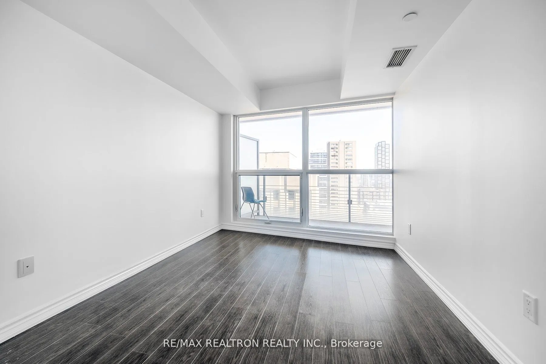 386 Yonge Street, #2105