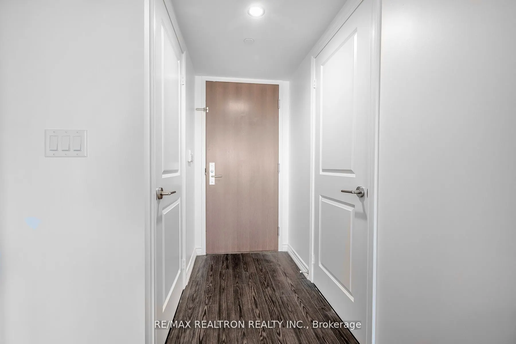 386 Yonge Street, #2105