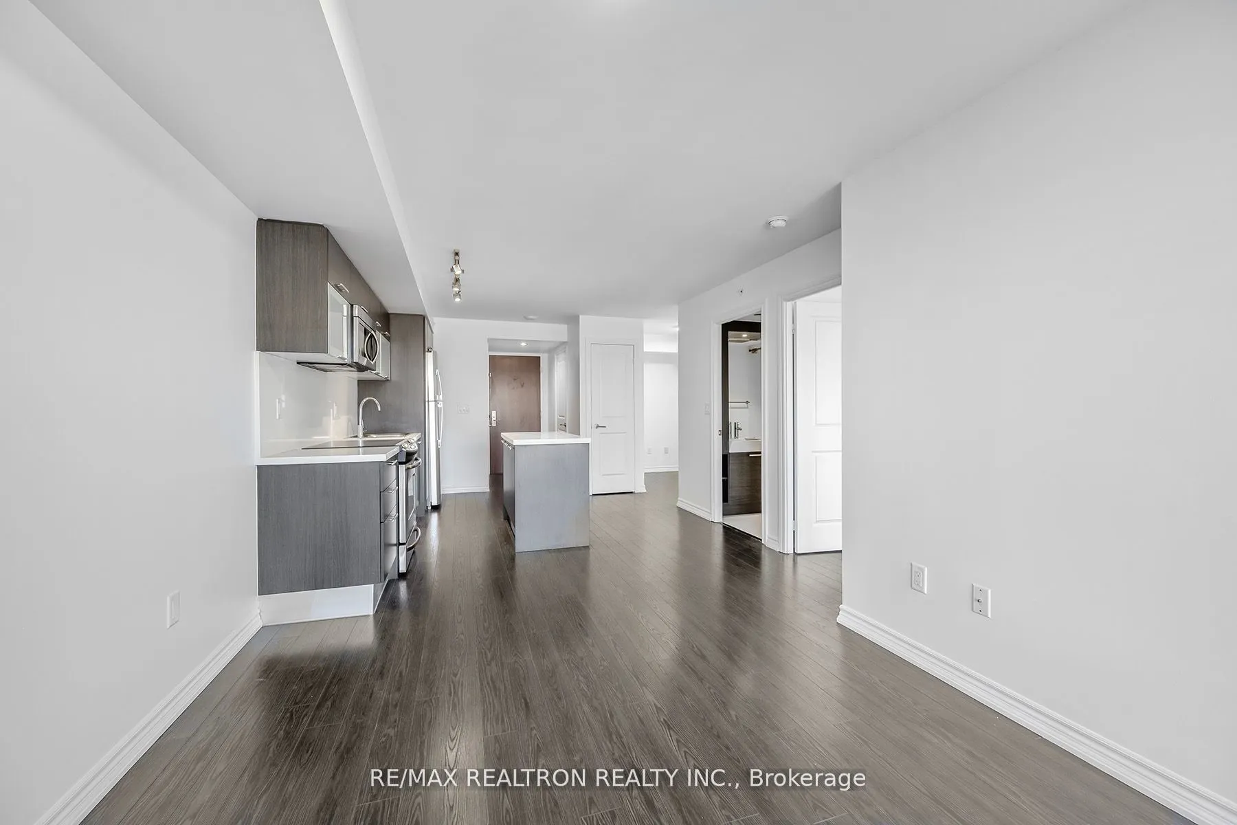 386 Yonge Street, #2105