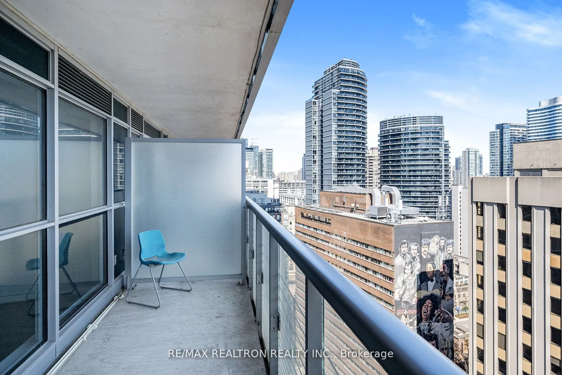 386 Yonge Street, #2105