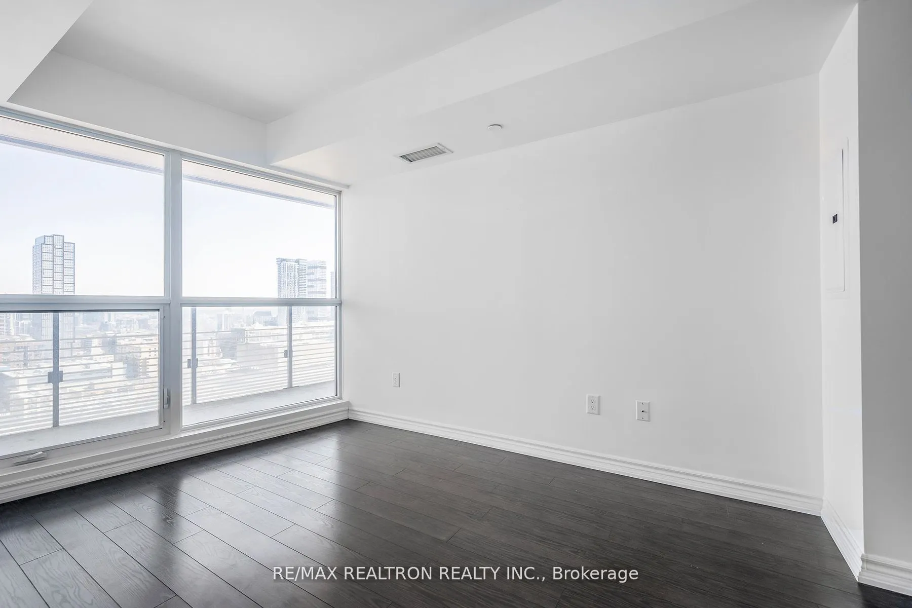 386 Yonge Street, #2105