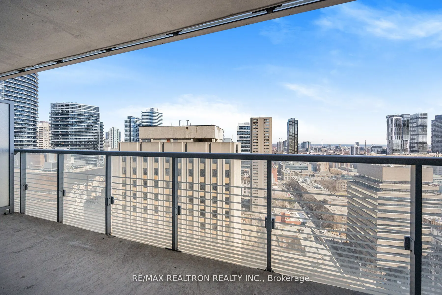 386 Yonge Street, #2105