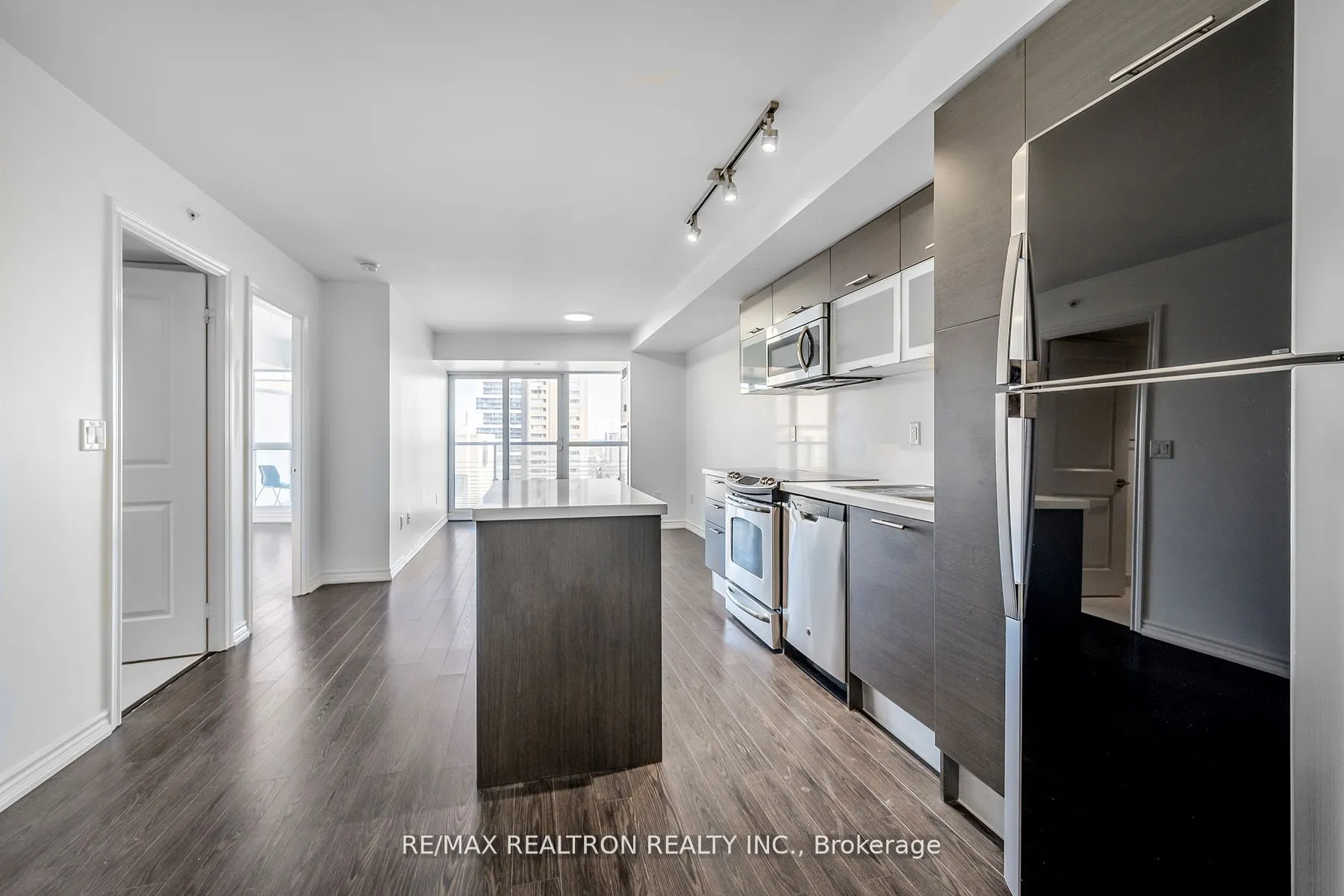 386 Yonge Street, #2105