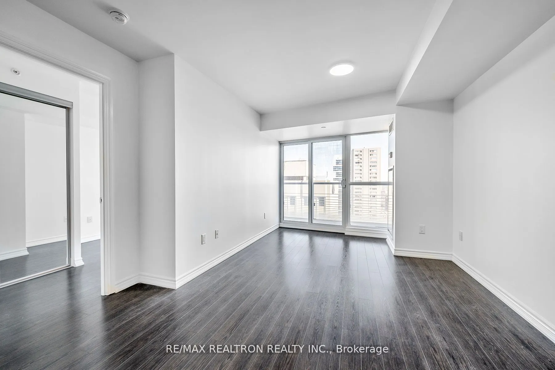 386 Yonge Street, #2105