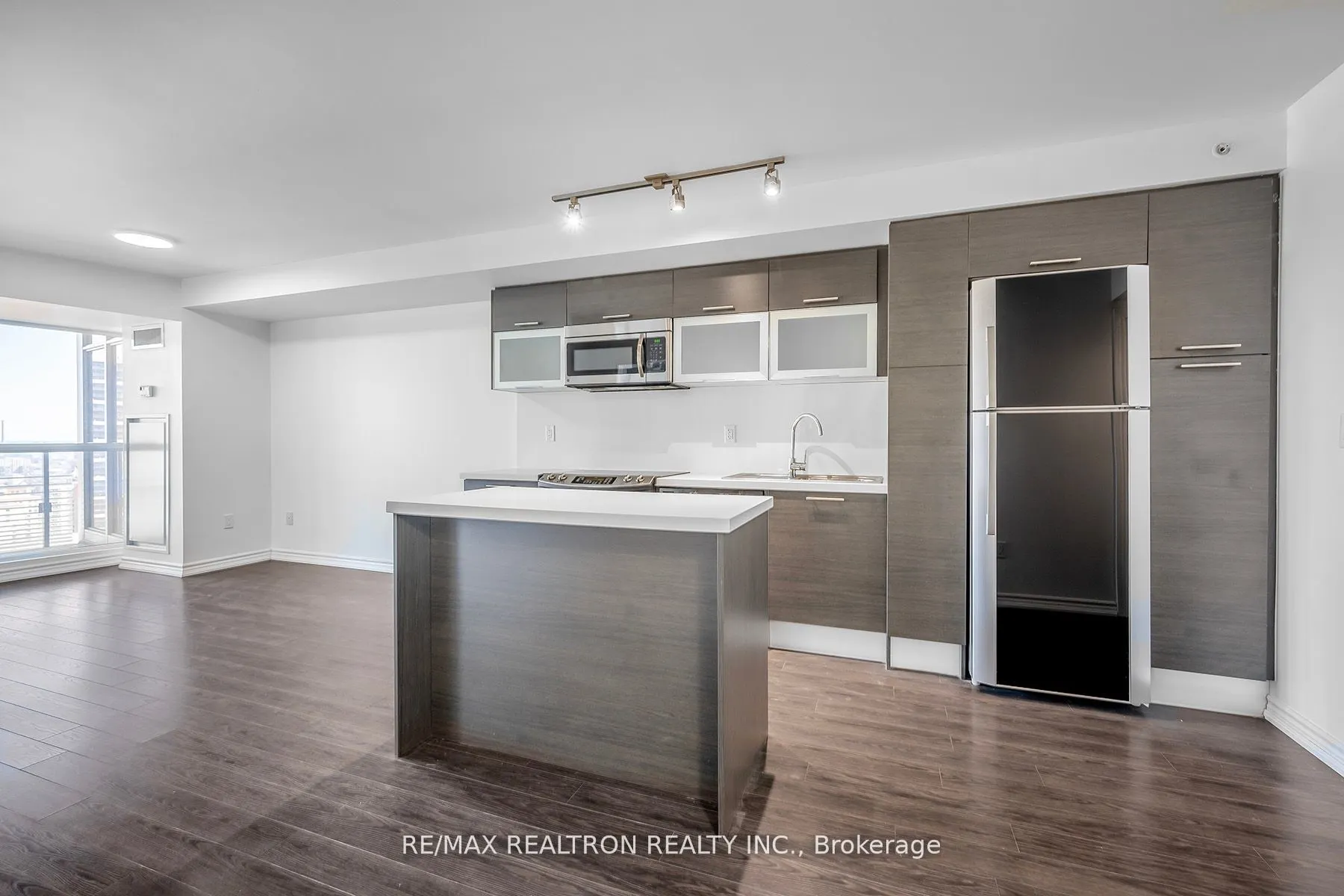 386 Yonge Street, #2105