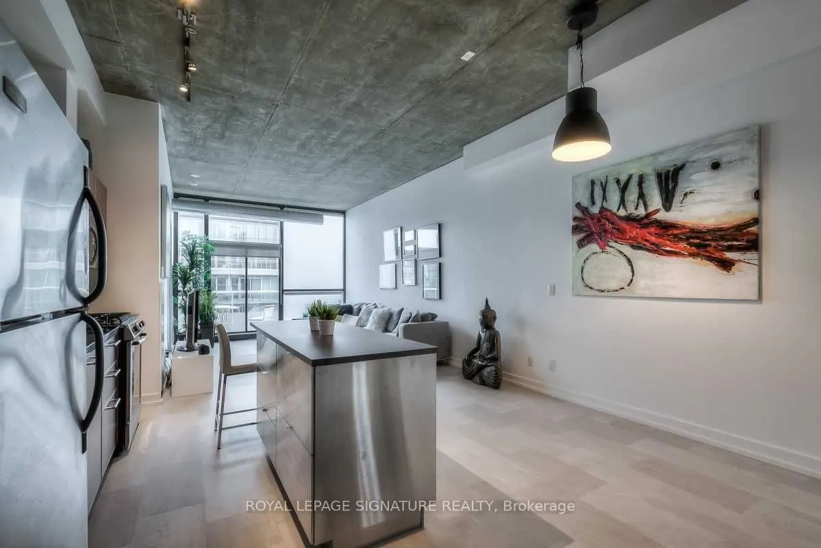 60 Bathurst Street, #909