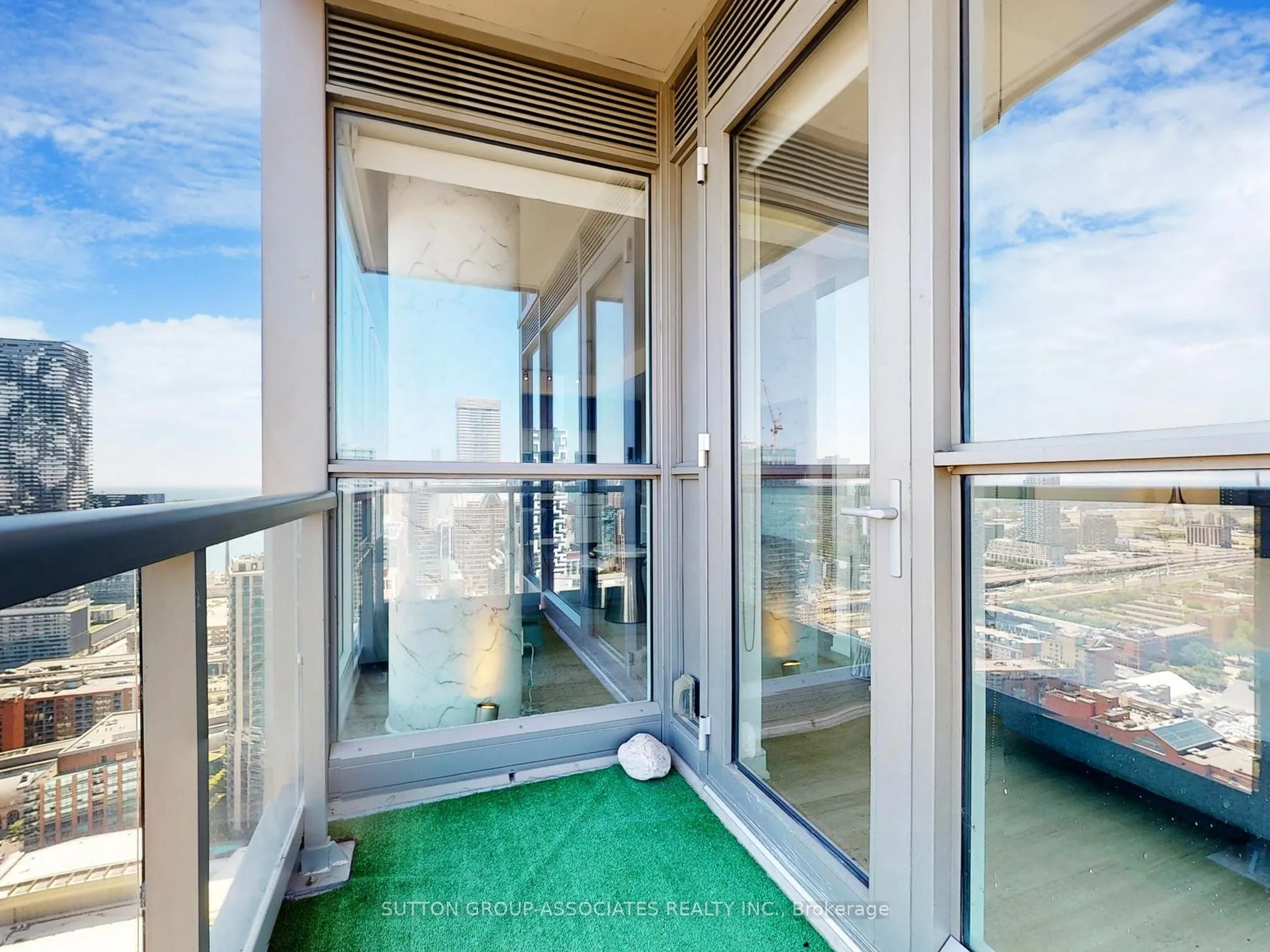 88 Scott Street, #3904