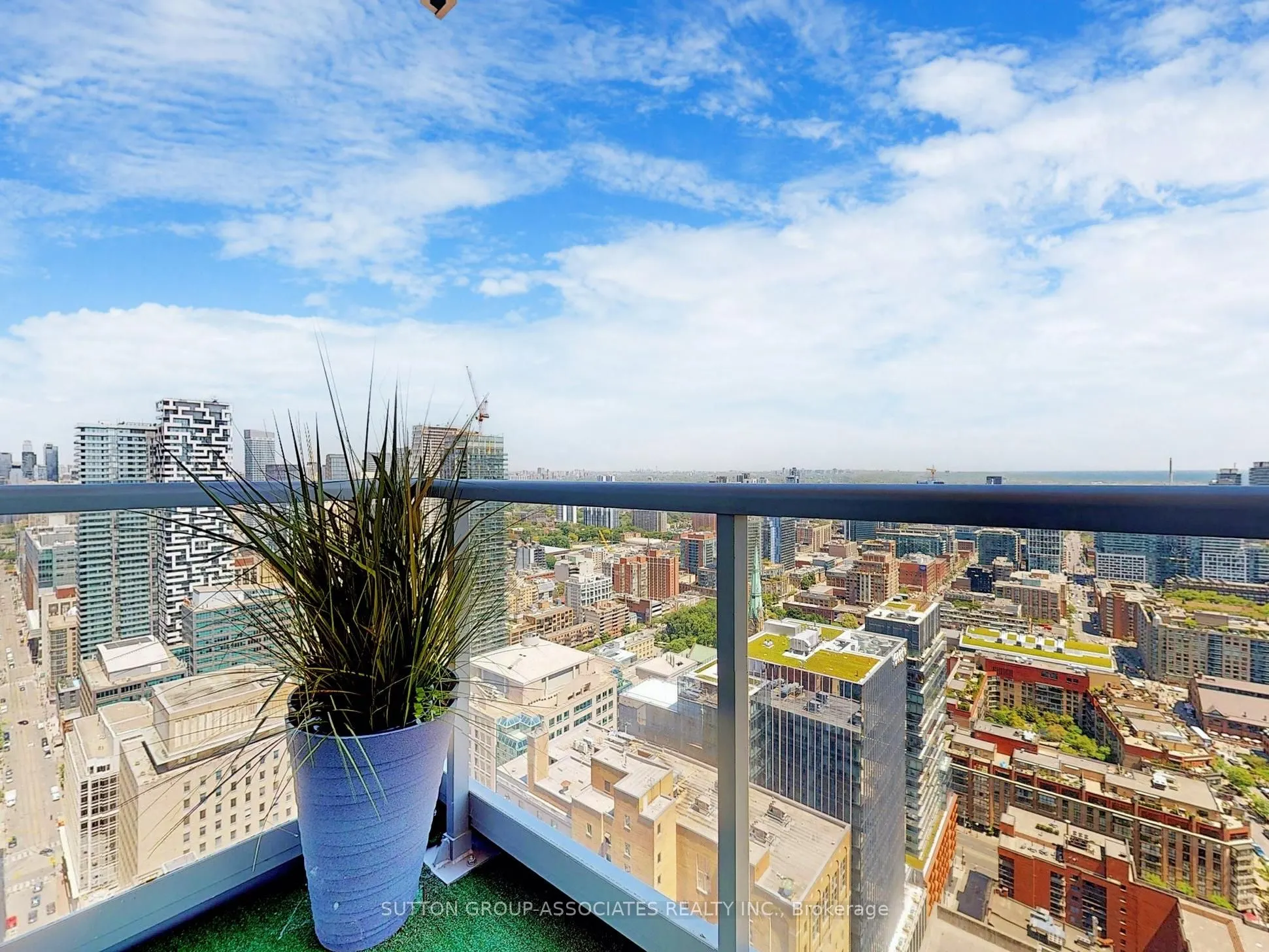 88 Scott Street, #3904