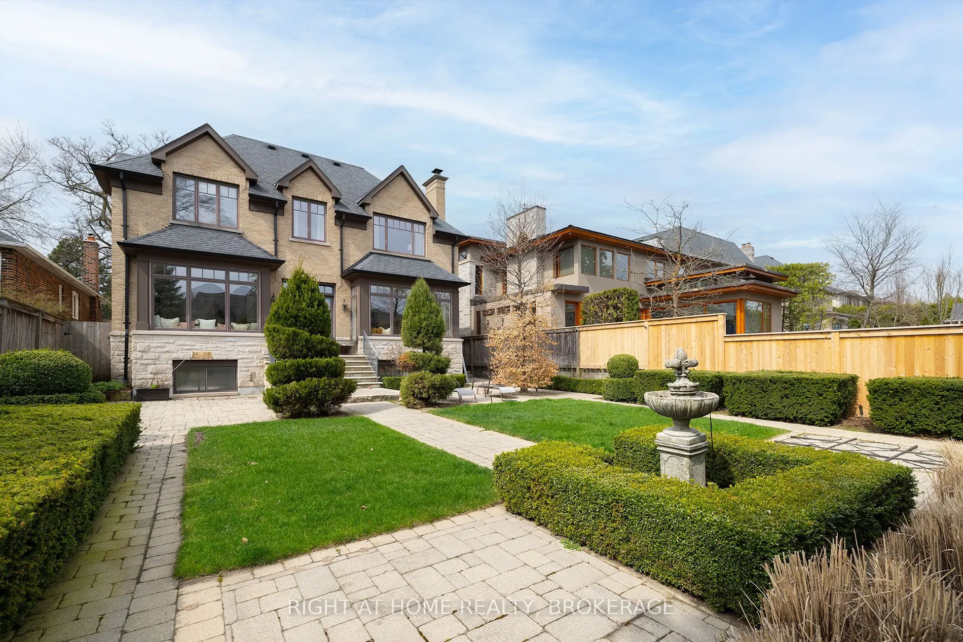 179 Yonge Boulevard