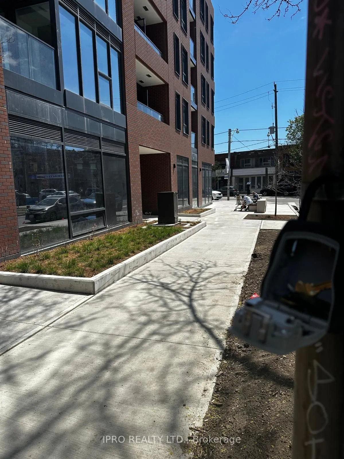 1200 Dundas Street W, #411