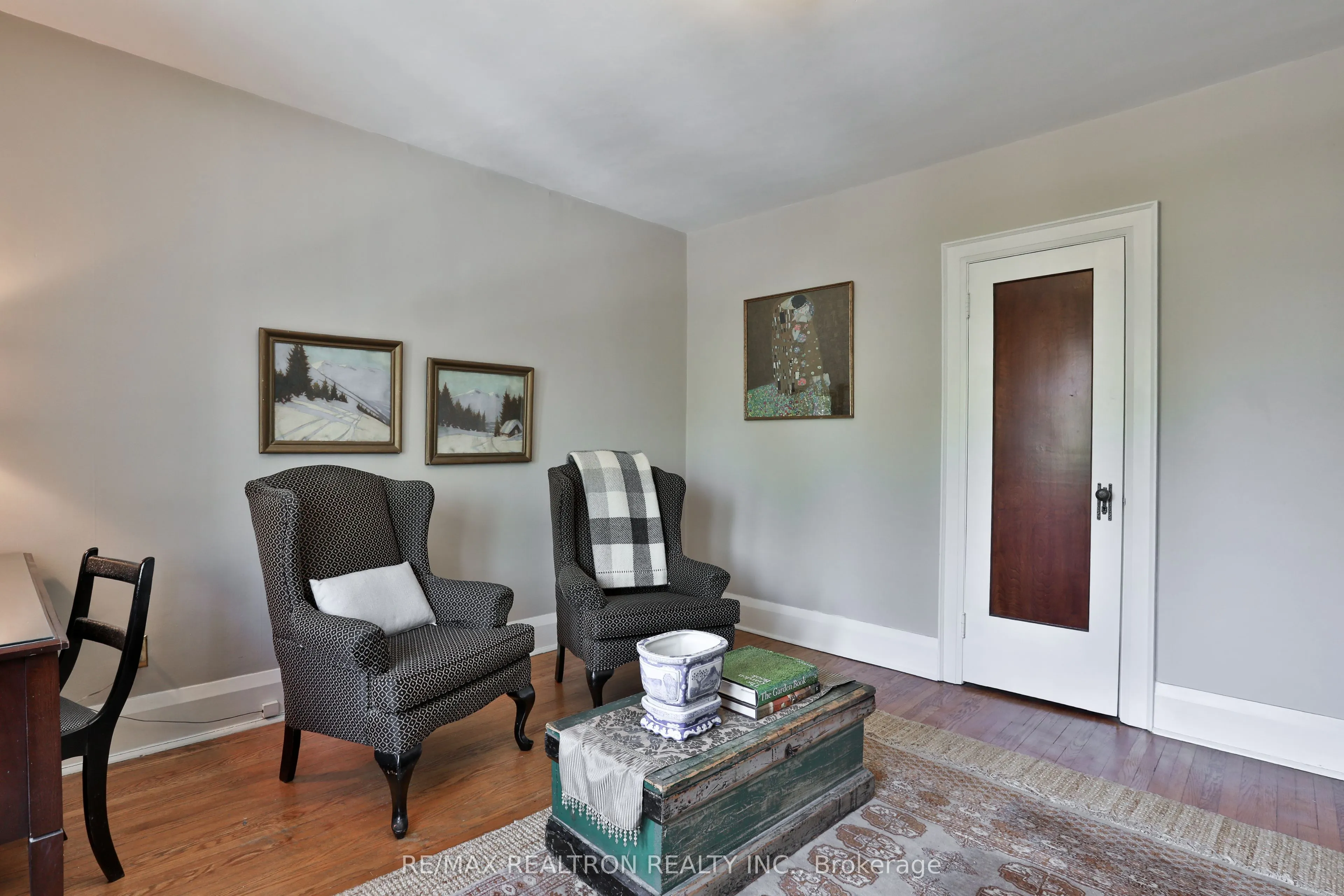 814 Duplex Avenue