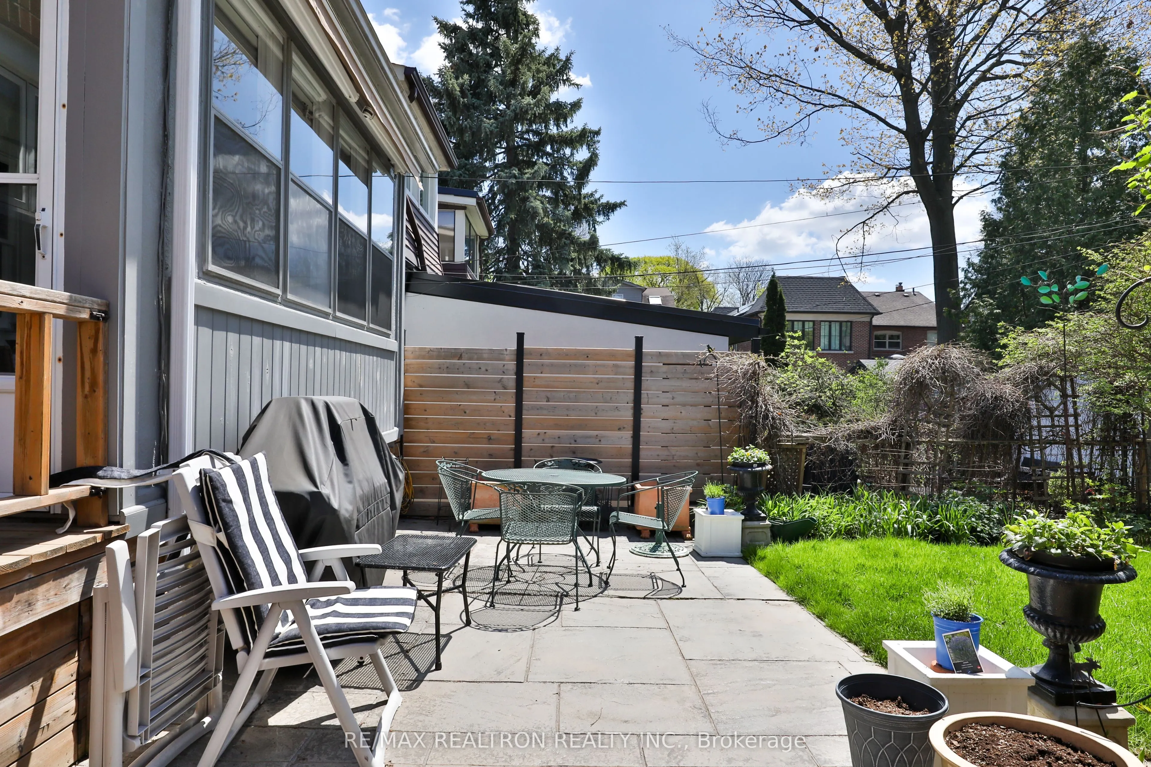 814 Duplex Avenue