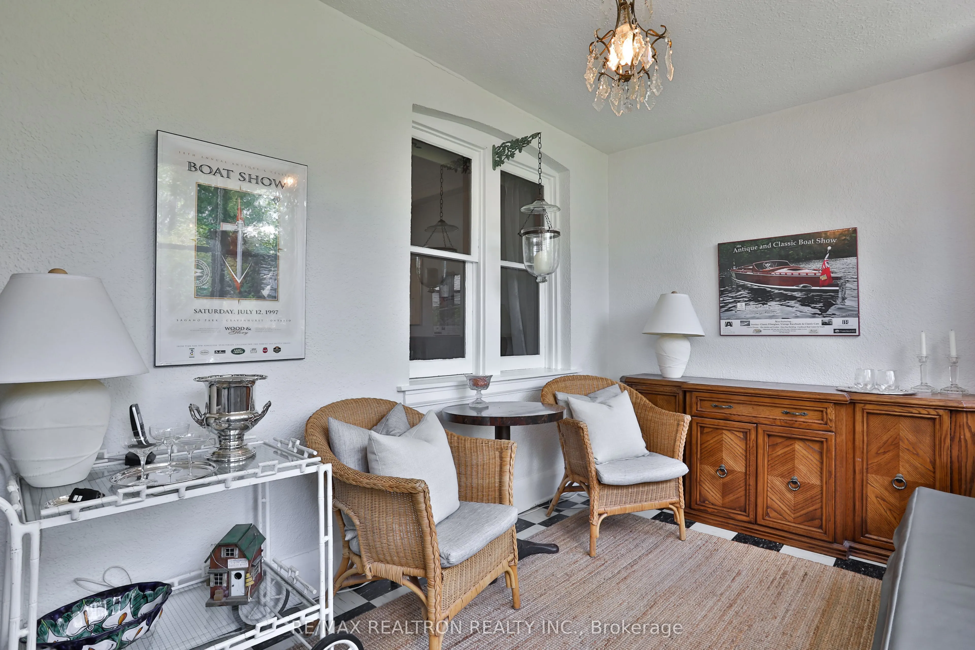 814 Duplex Avenue