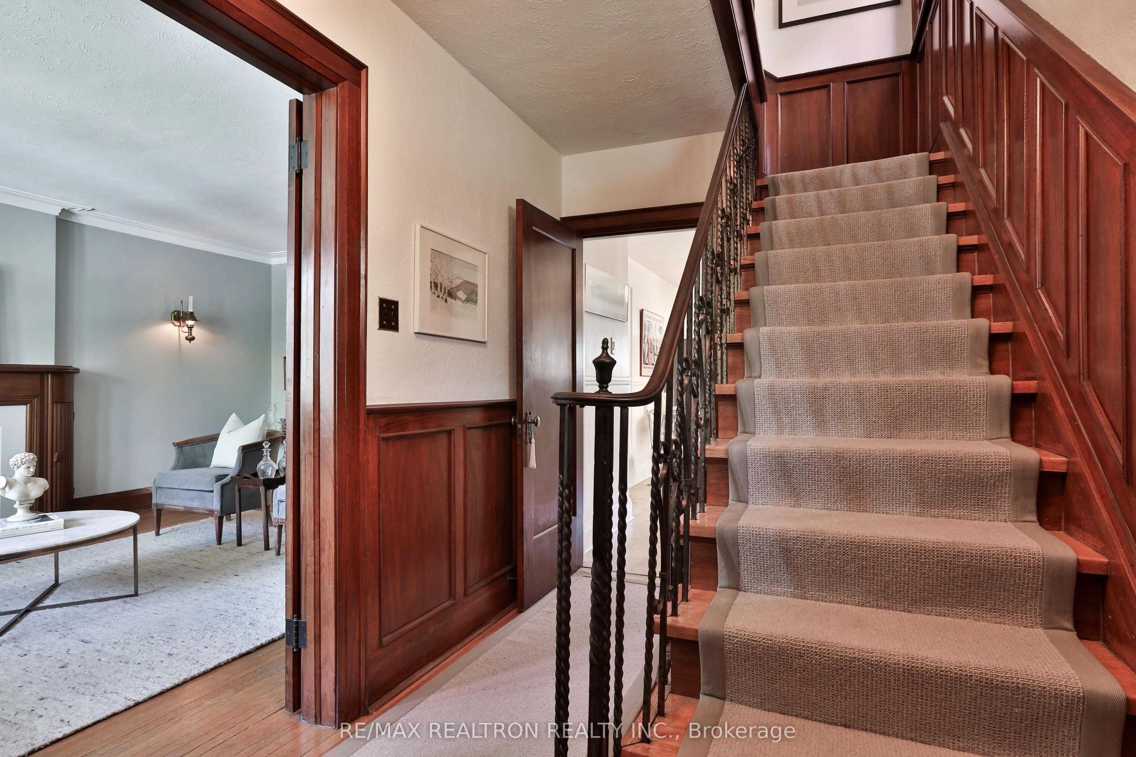 814 Duplex Avenue