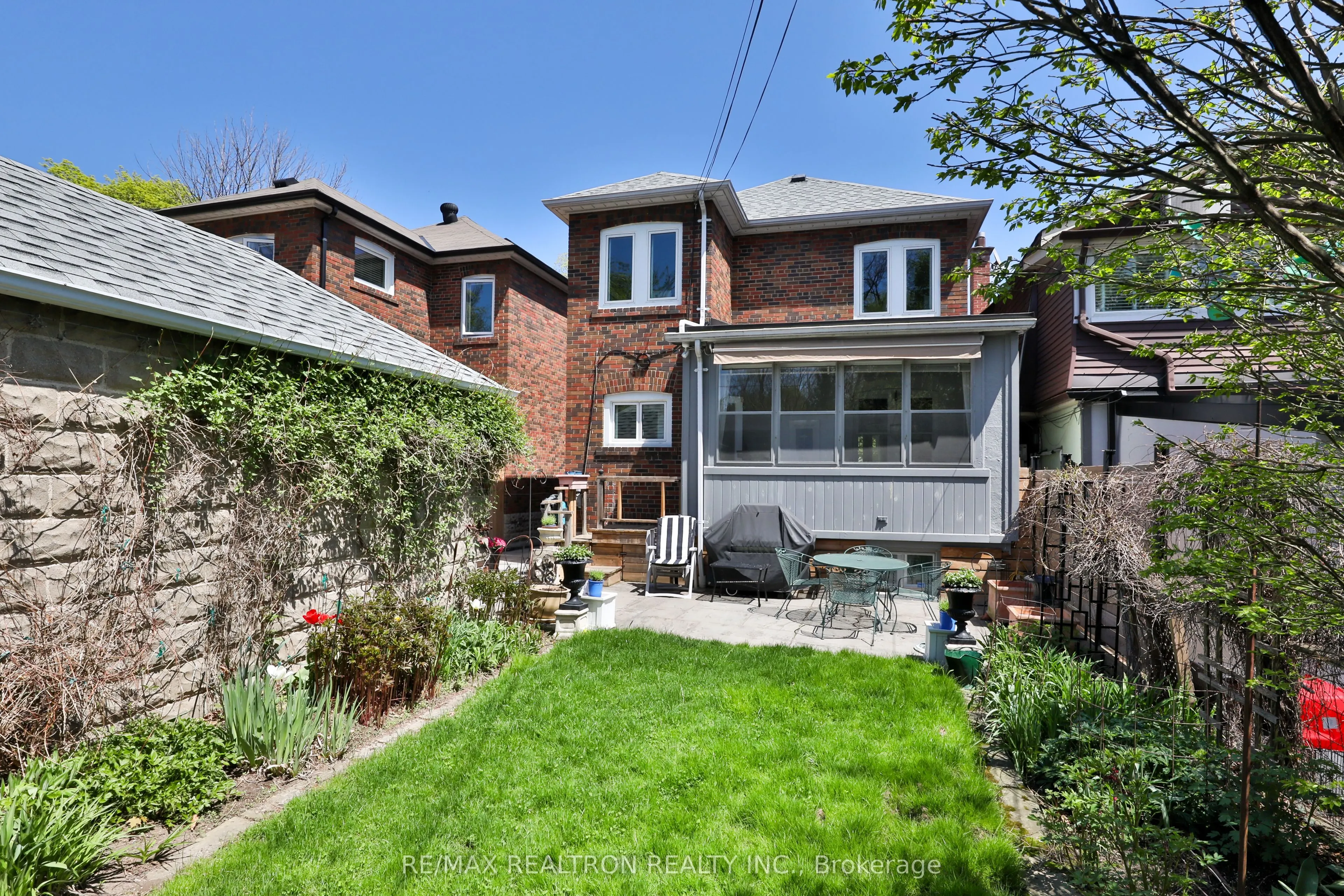 814 Duplex Avenue
