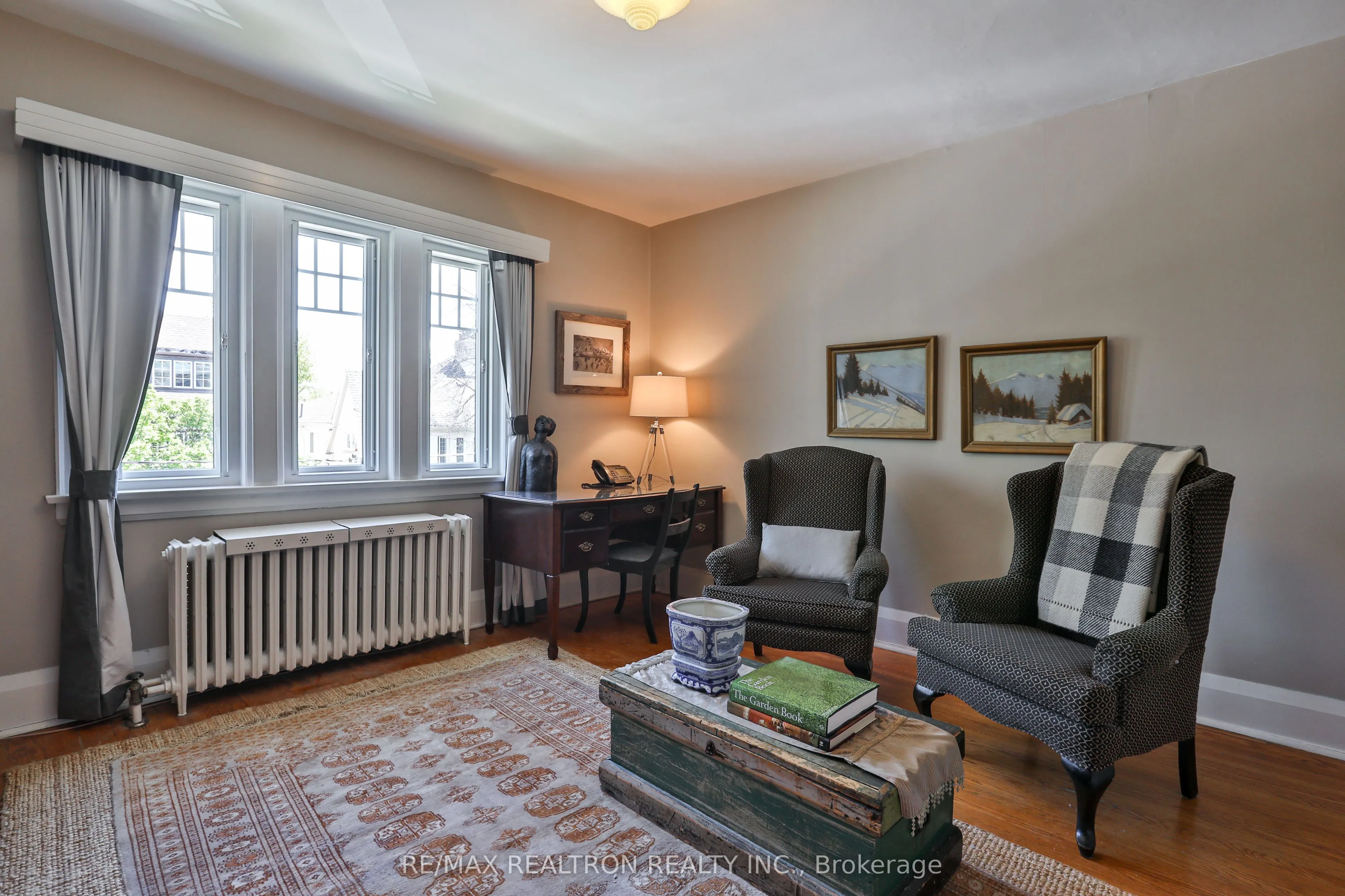 814 Duplex Avenue