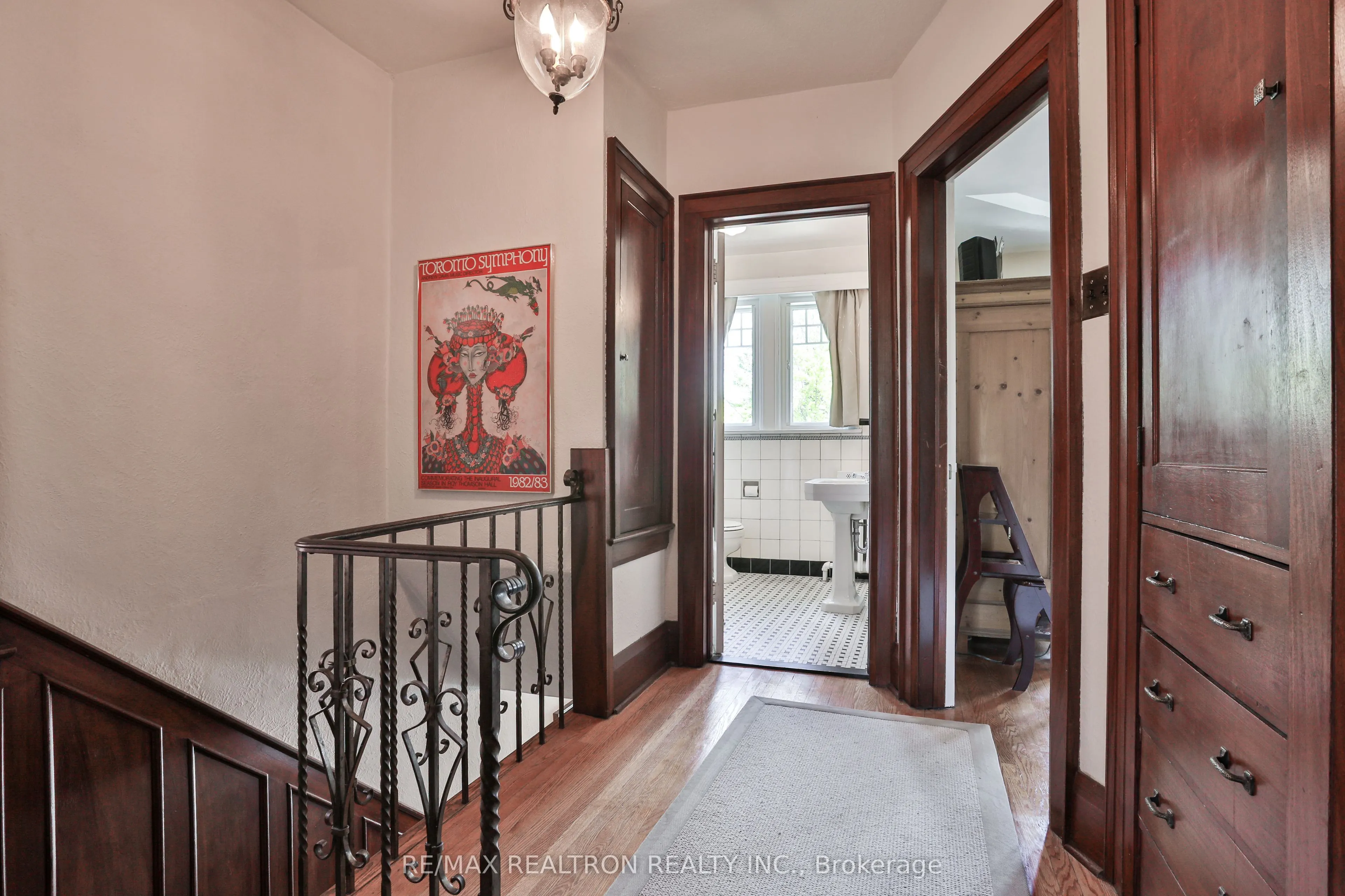 814 Duplex Avenue