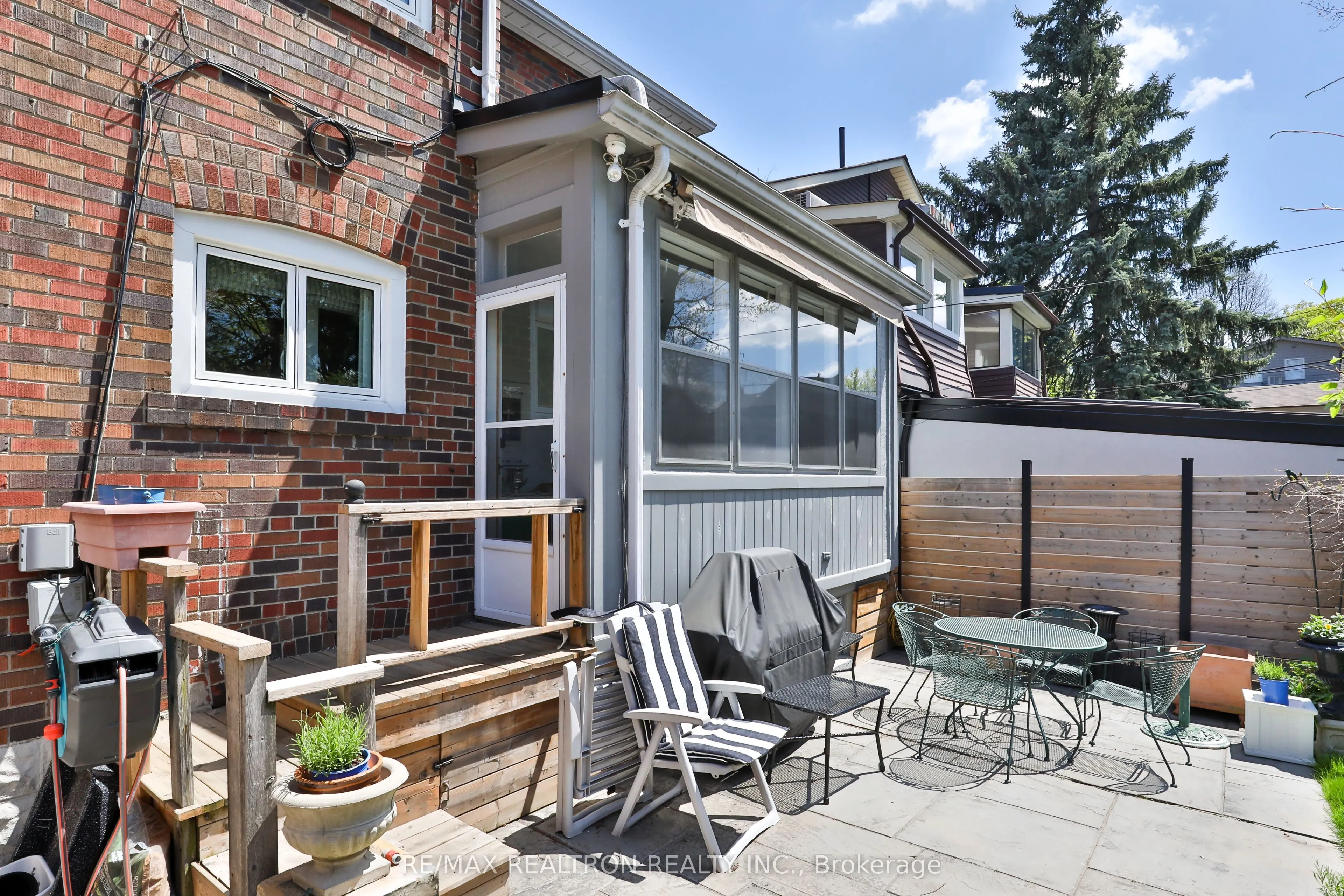 814 Duplex Avenue