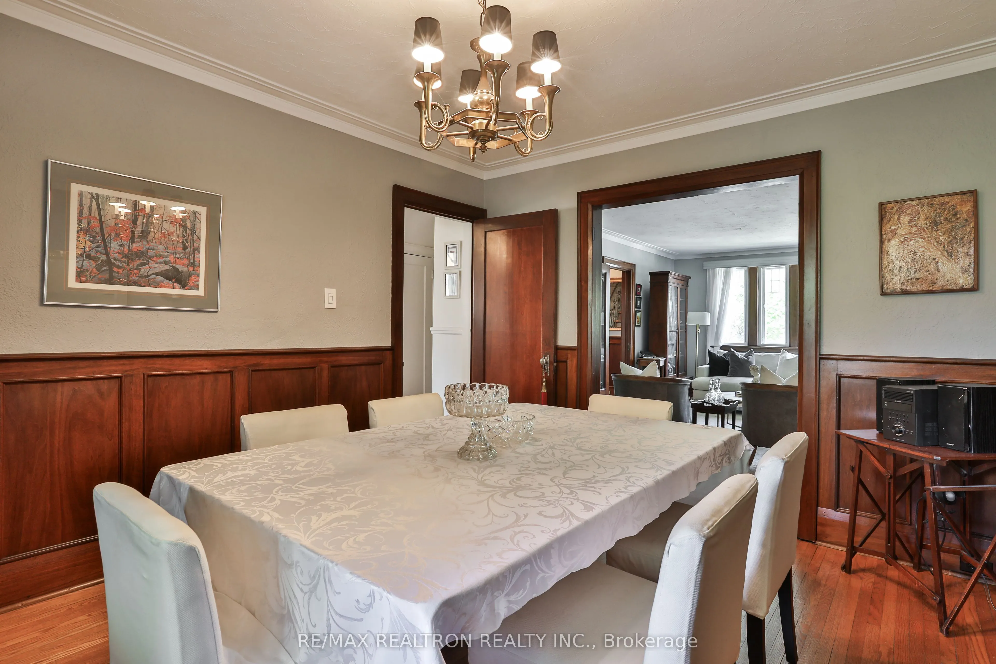 814 Duplex Avenue