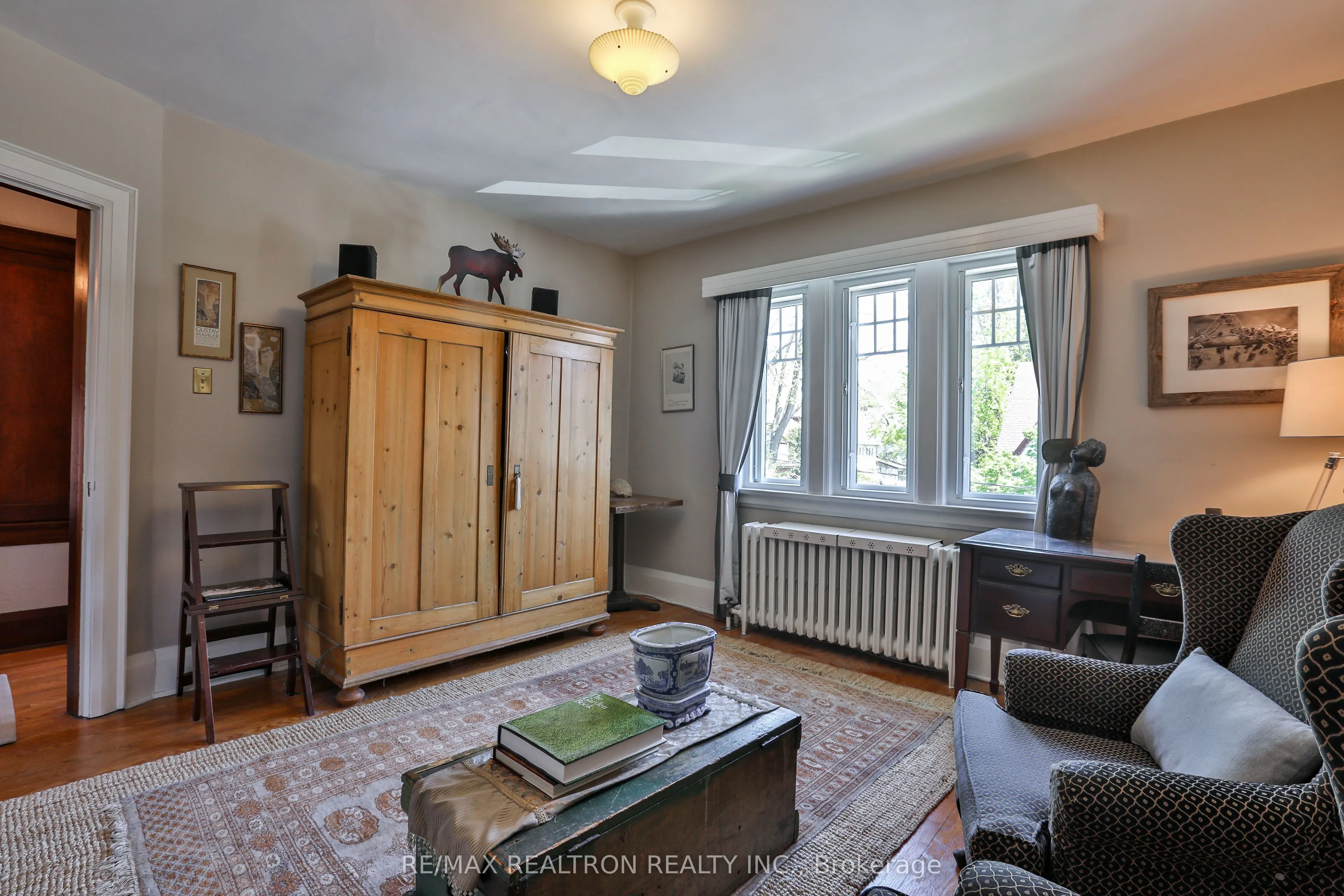 814 Duplex Avenue