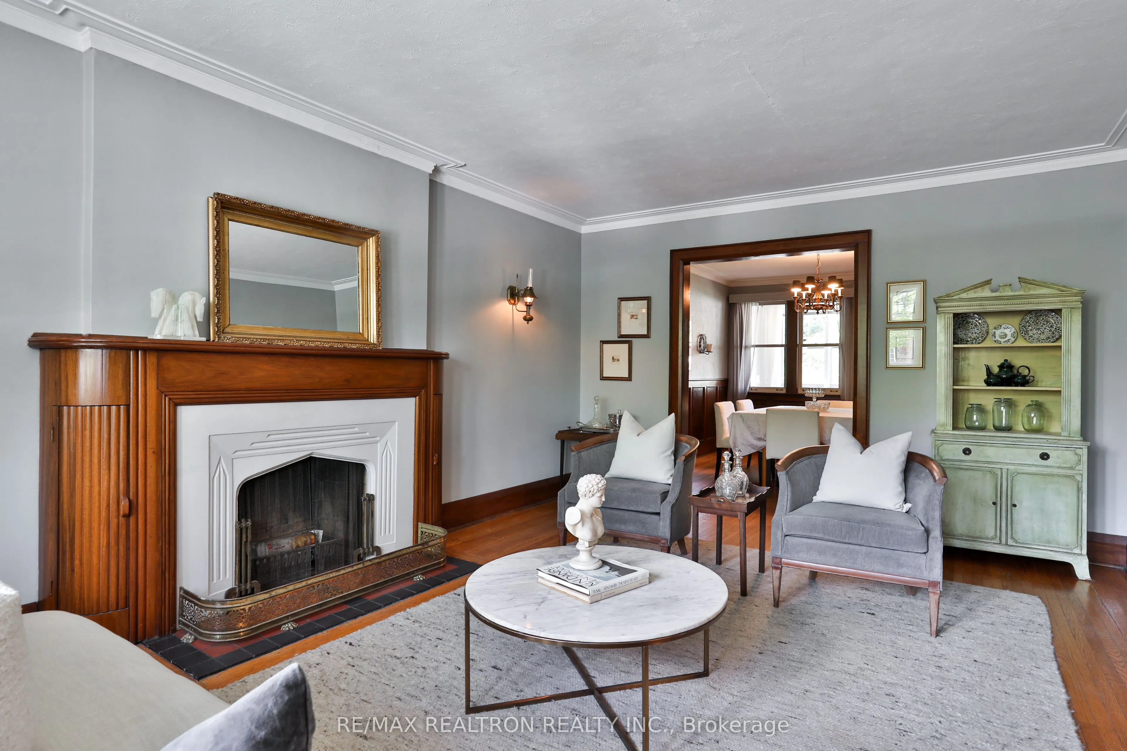 814 Duplex Avenue