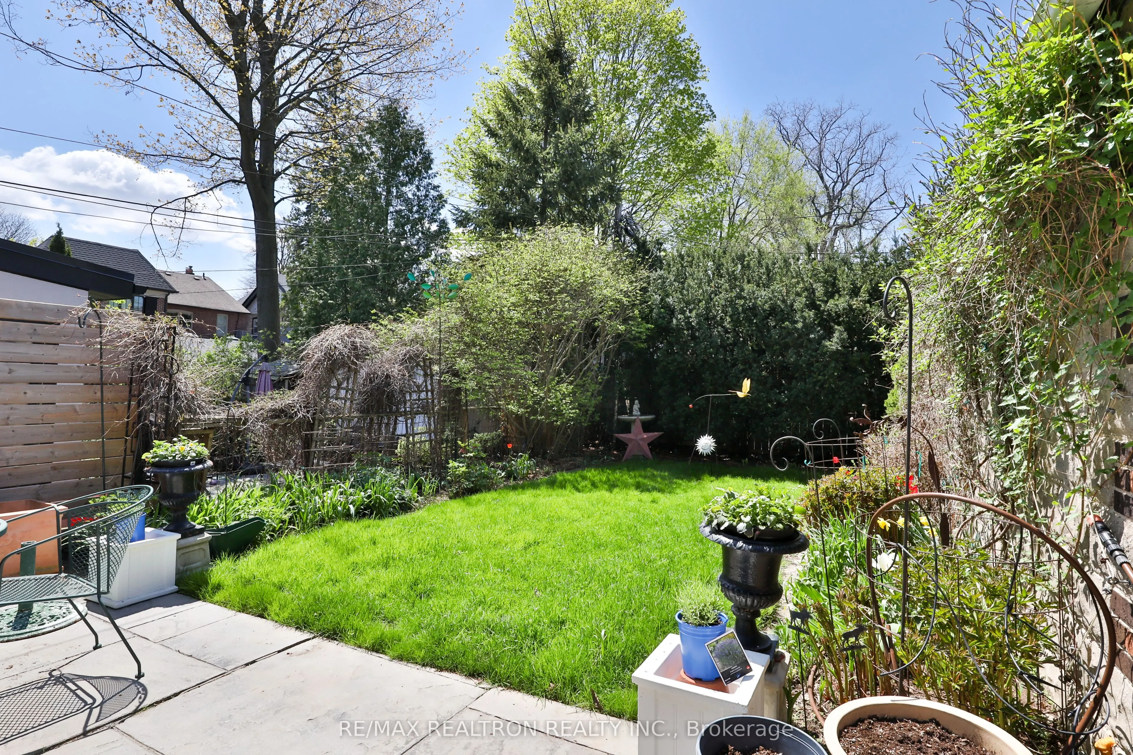 814 Duplex Avenue
