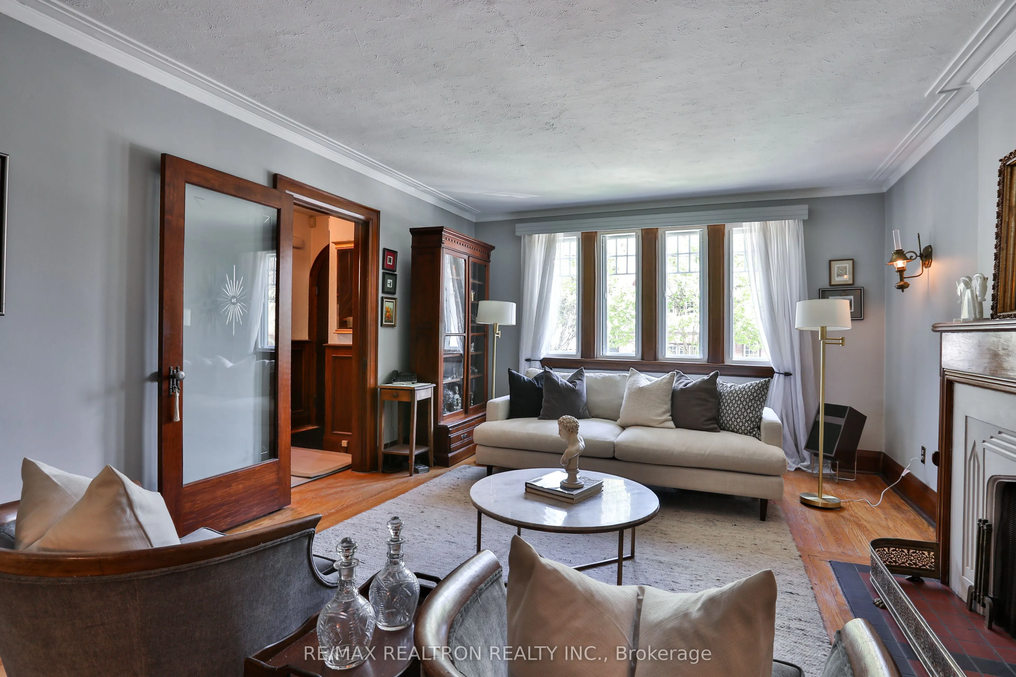 814 Duplex Avenue