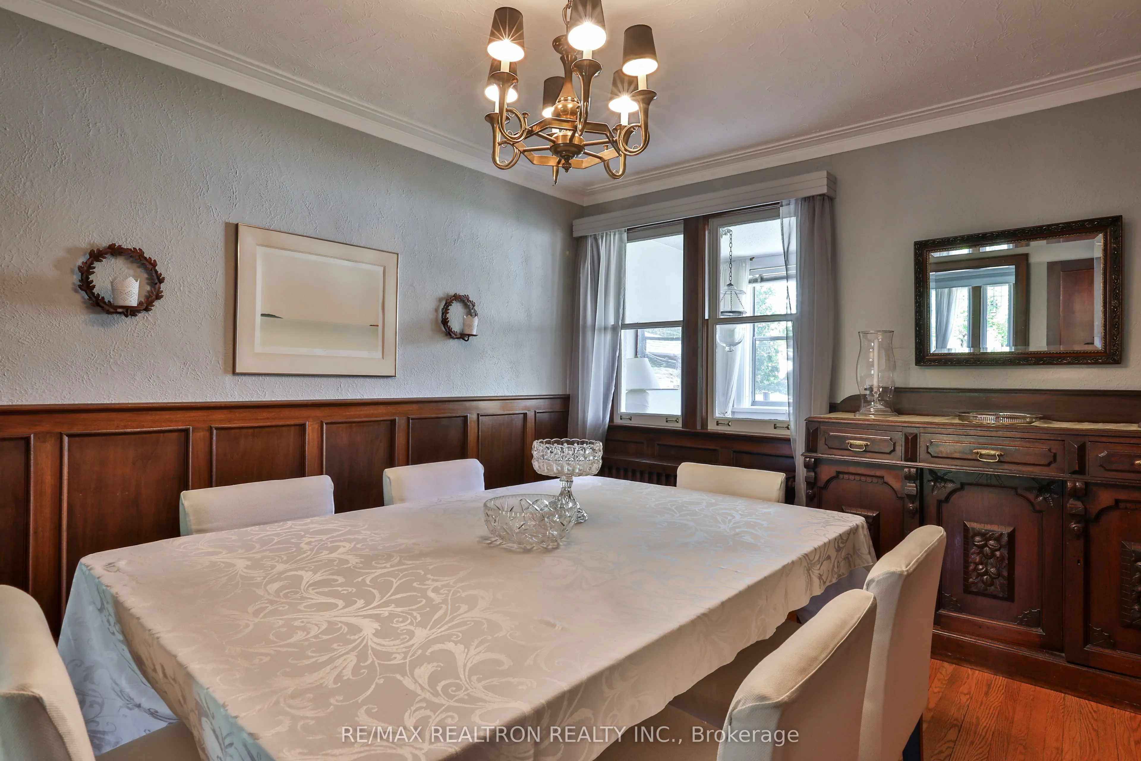 814 Duplex Avenue