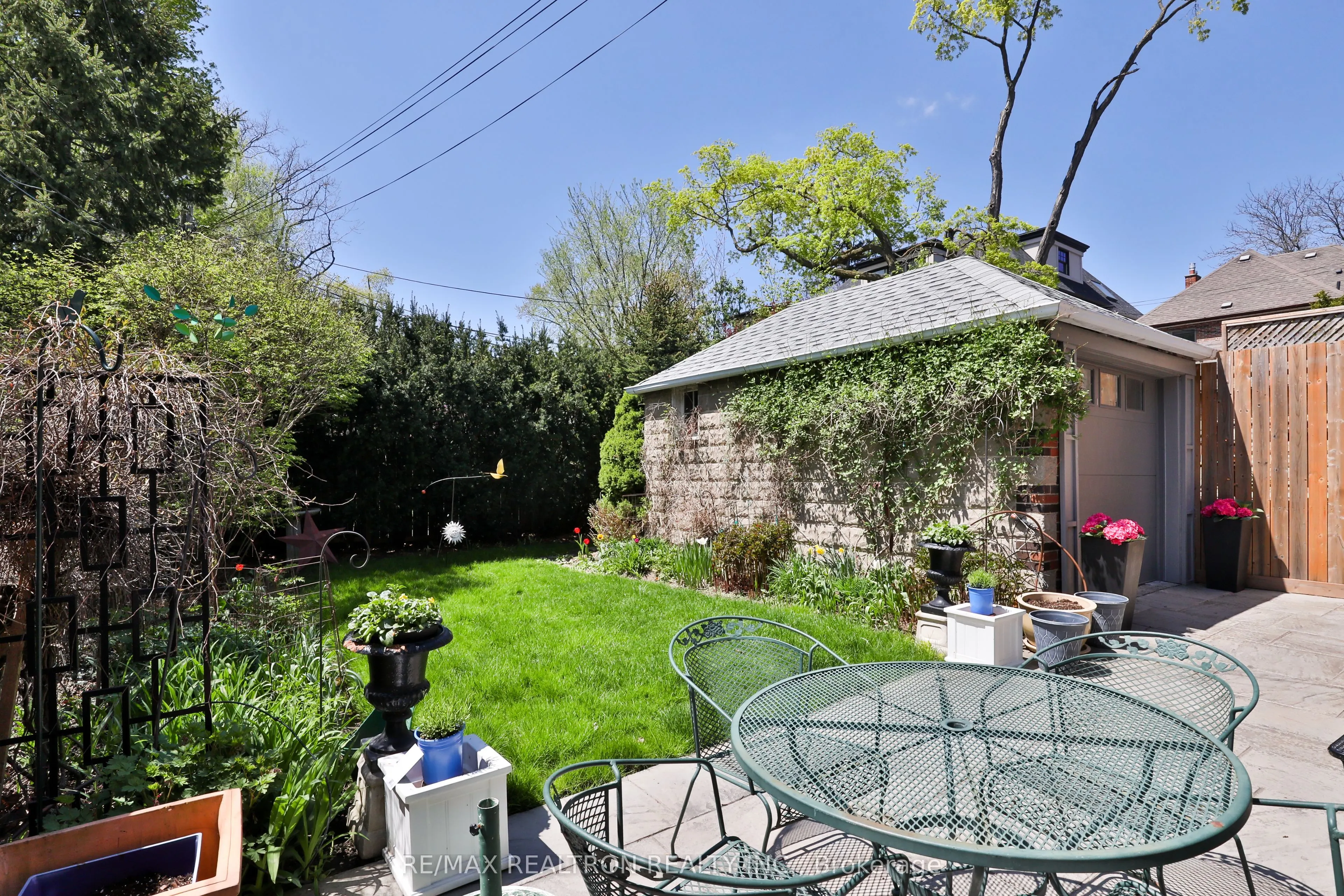 814 Duplex Avenue
