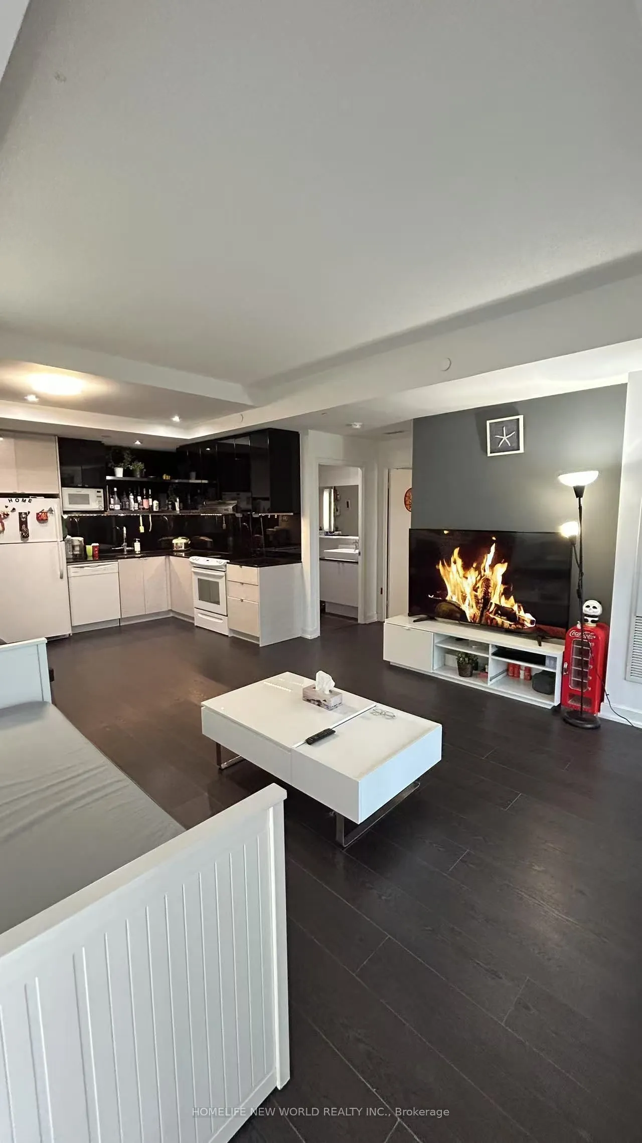 72 Esther Shiner Boulevard, #221