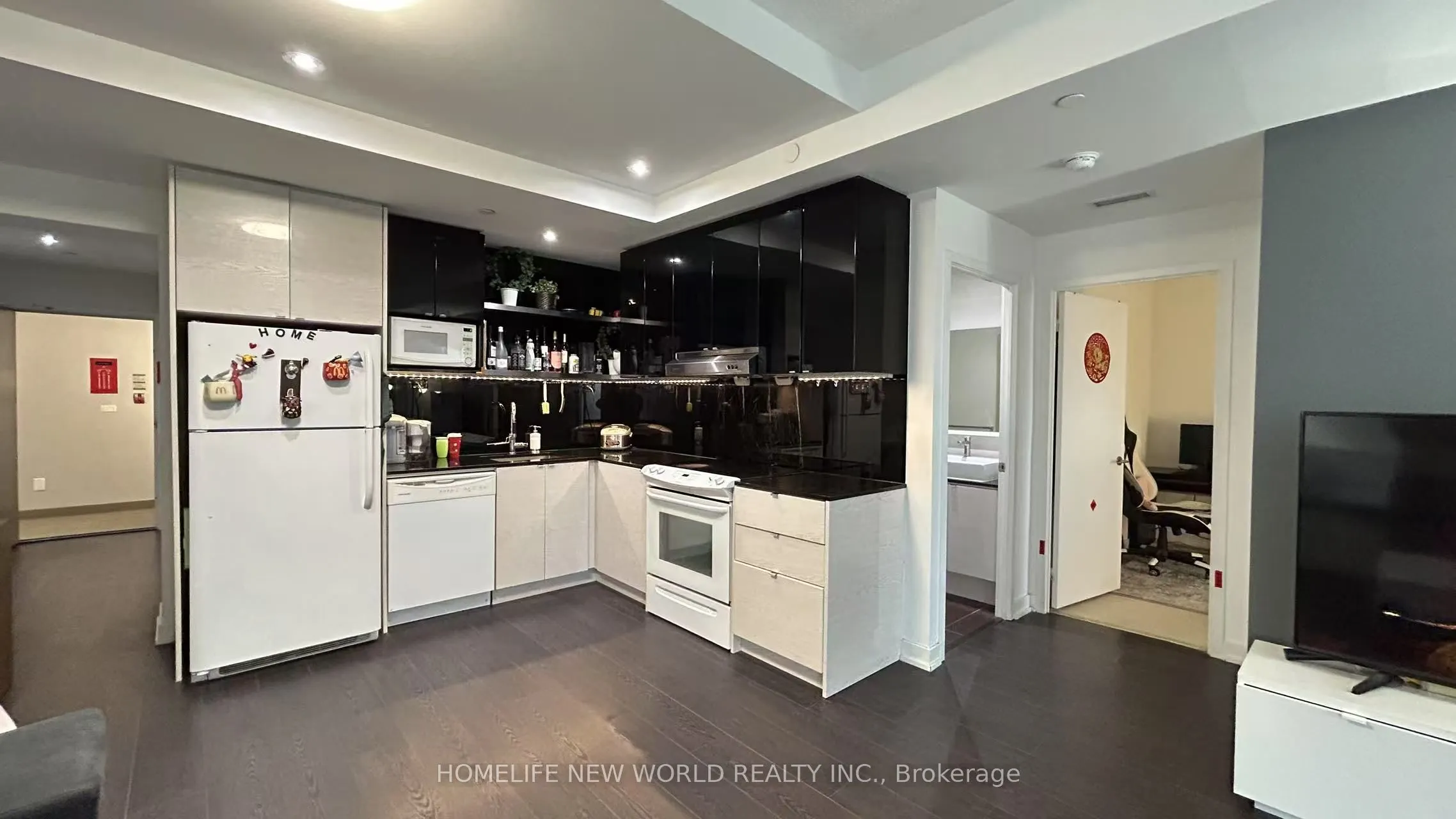 72 Esther Shiner Boulevard, #221