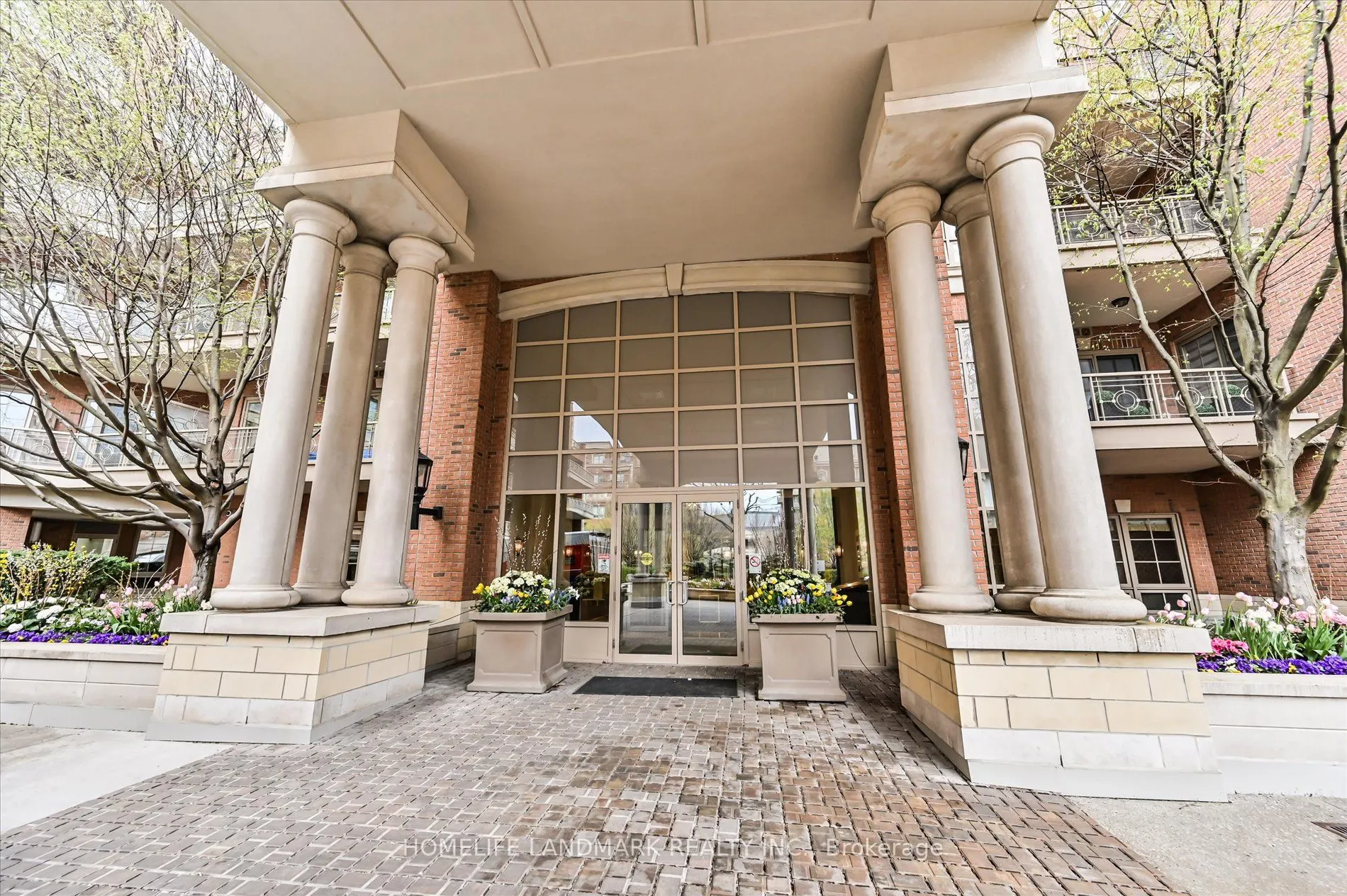 20 Burkebrook Place, #221