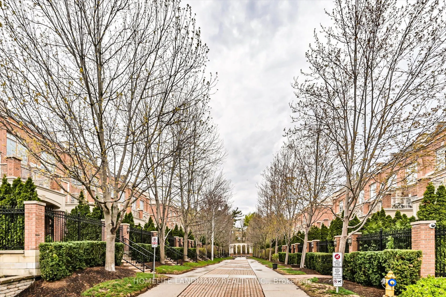20 Burkebrook Place, #221