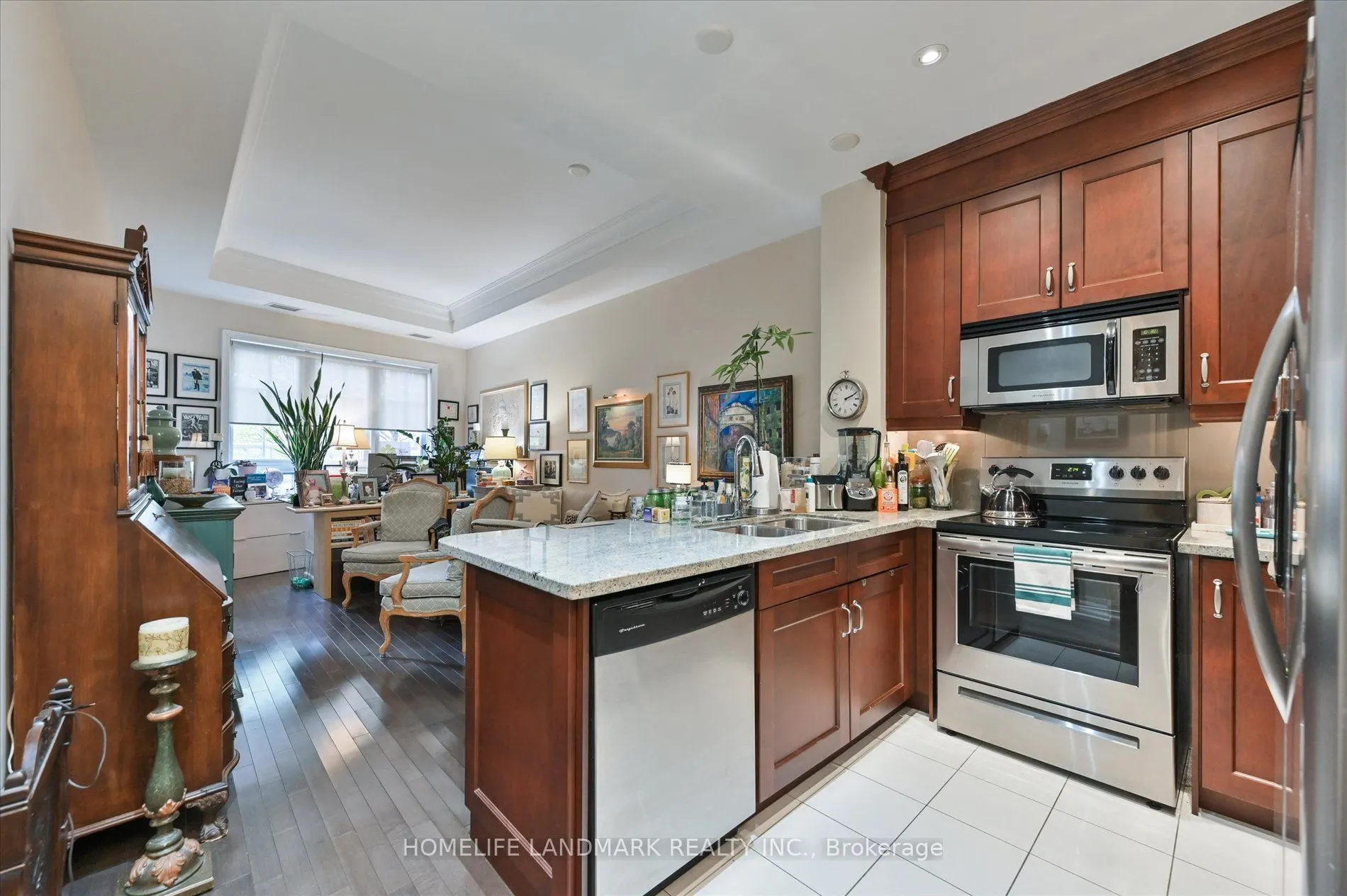 20 Burkebrook Place, #221