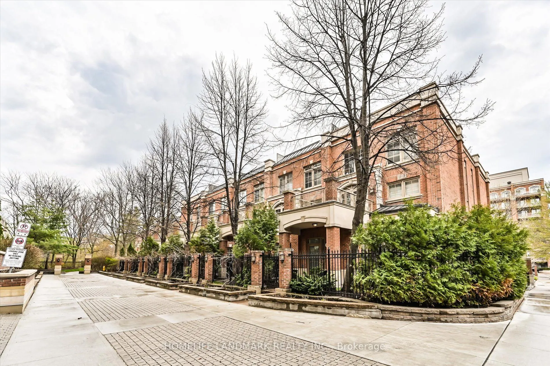 20 Burkebrook Place, #221