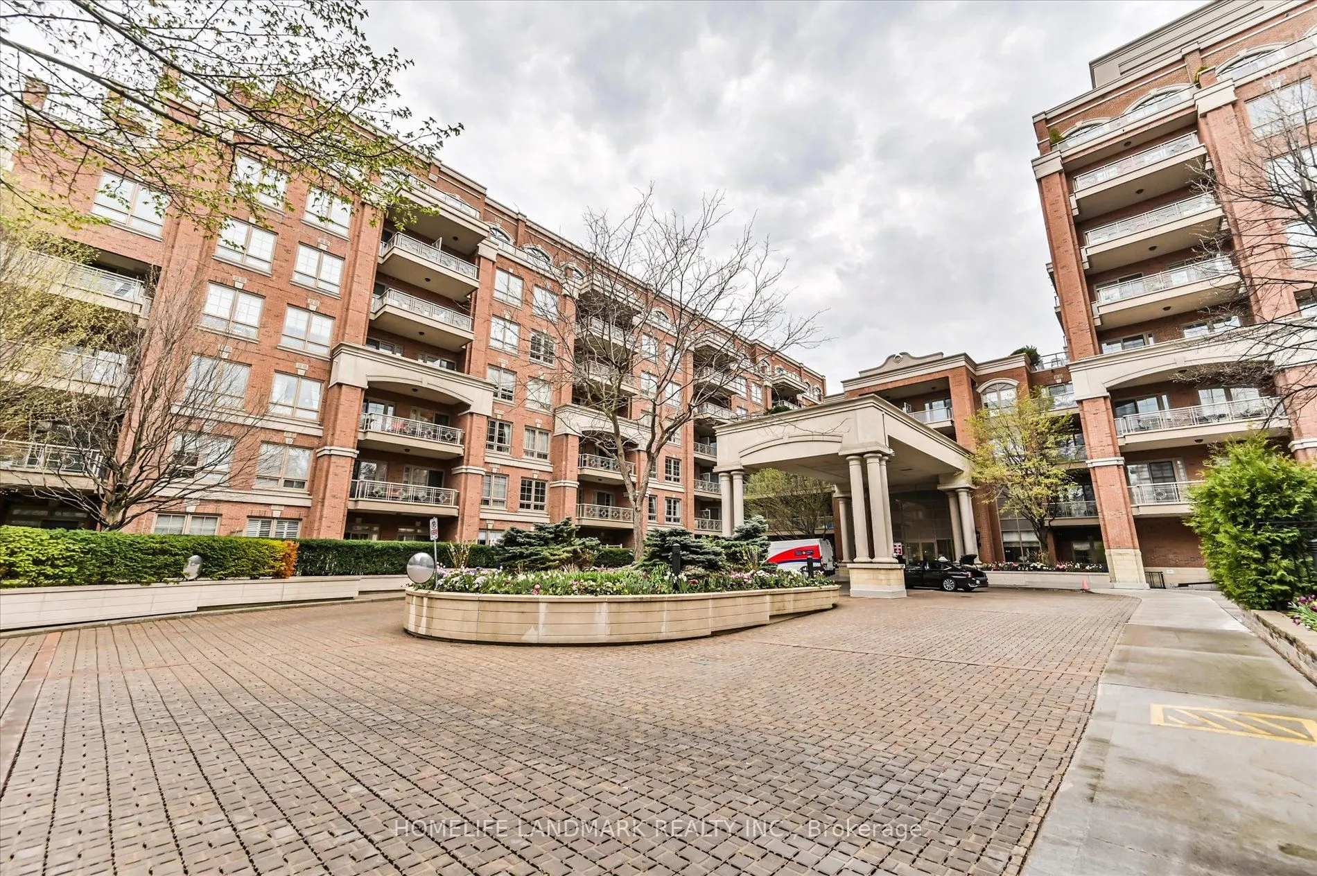 20 Burkebrook Place, #221
