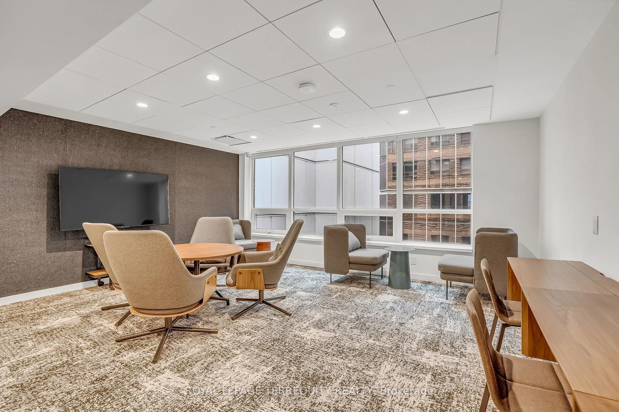 71 Simcoe Street, #2103