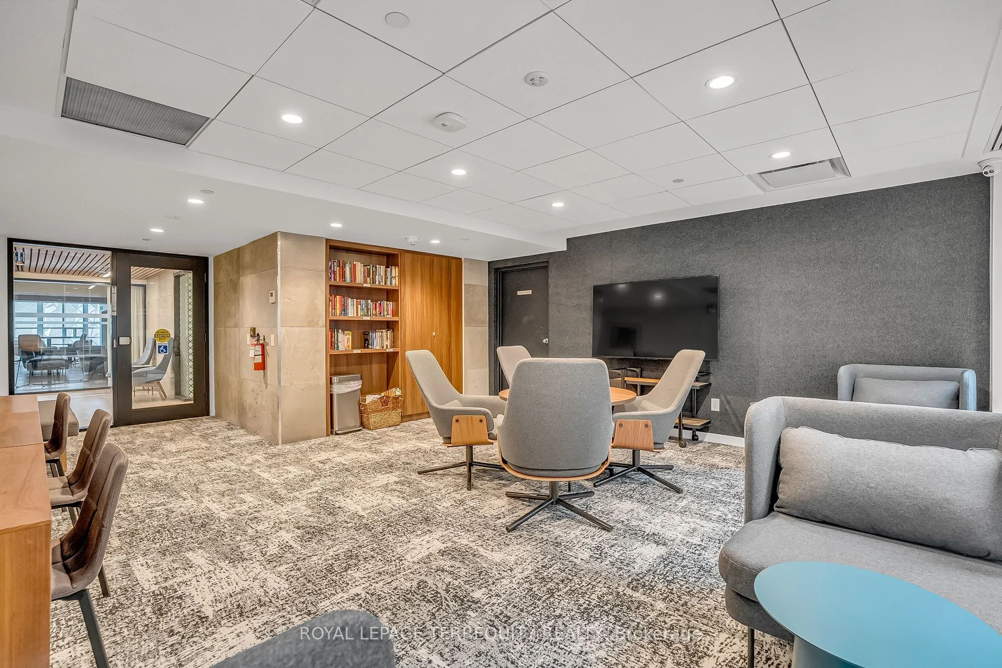 71 Simcoe Street, #2103